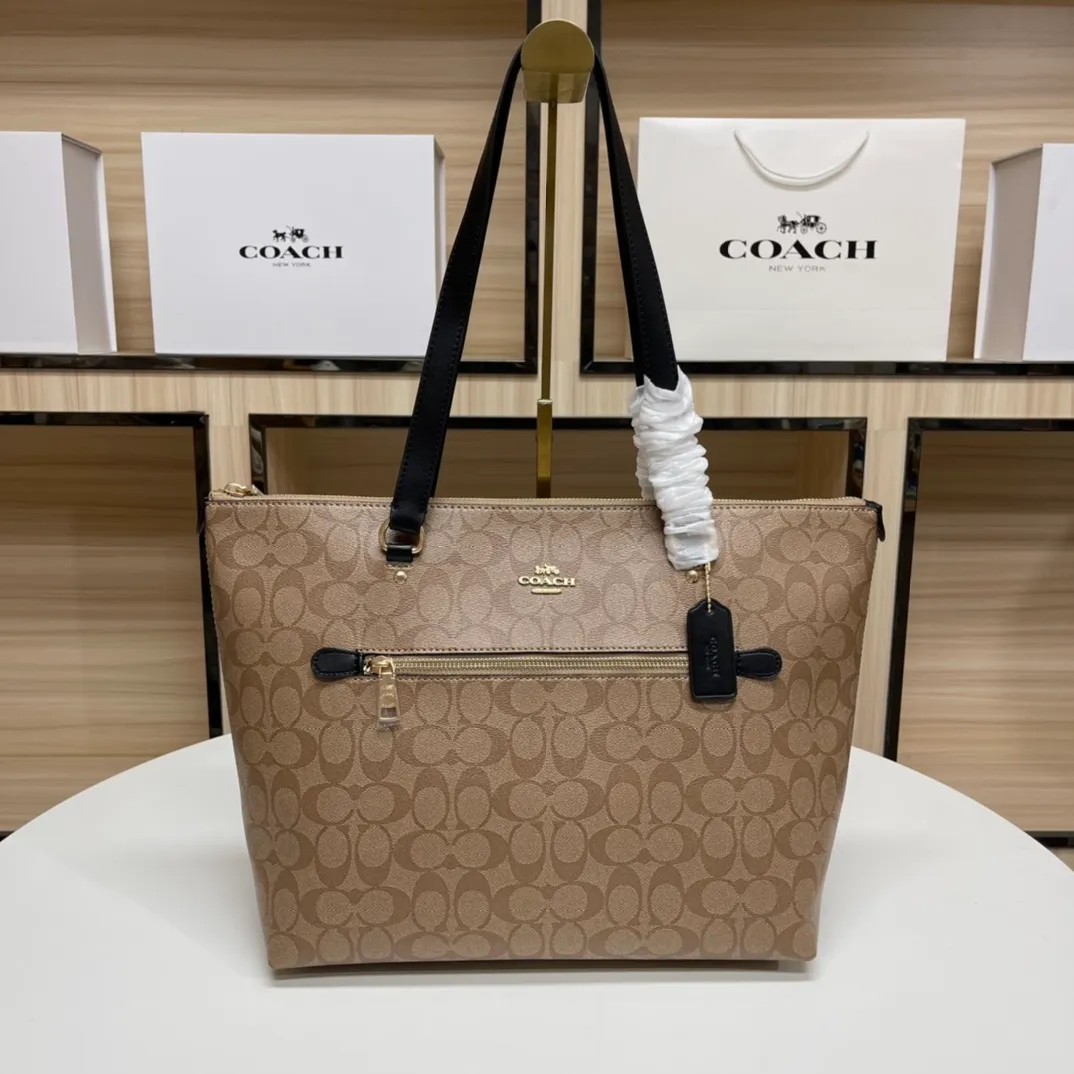 Top original order batch 420💰coach/Coach new model 79609, the upper body effect is super good, women's PVC single shoulder casual trendy women's bag tote bag, size 32.28.13,