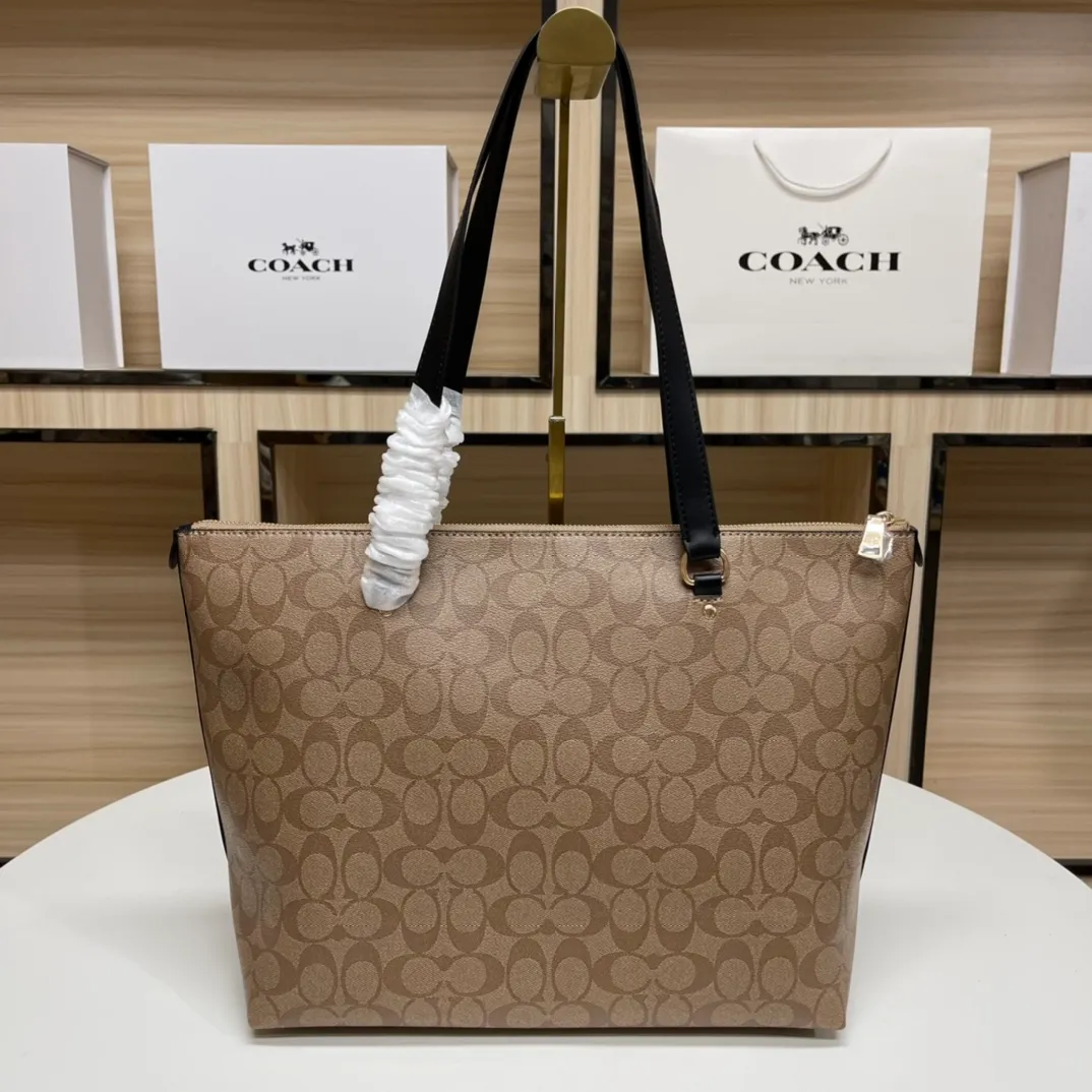 Top original order batch 420💰coach/Coach new model 79609, the upper body effect is super good, women's PVC single shoulder casual trendy women's bag tote bag, size 32.28.13,