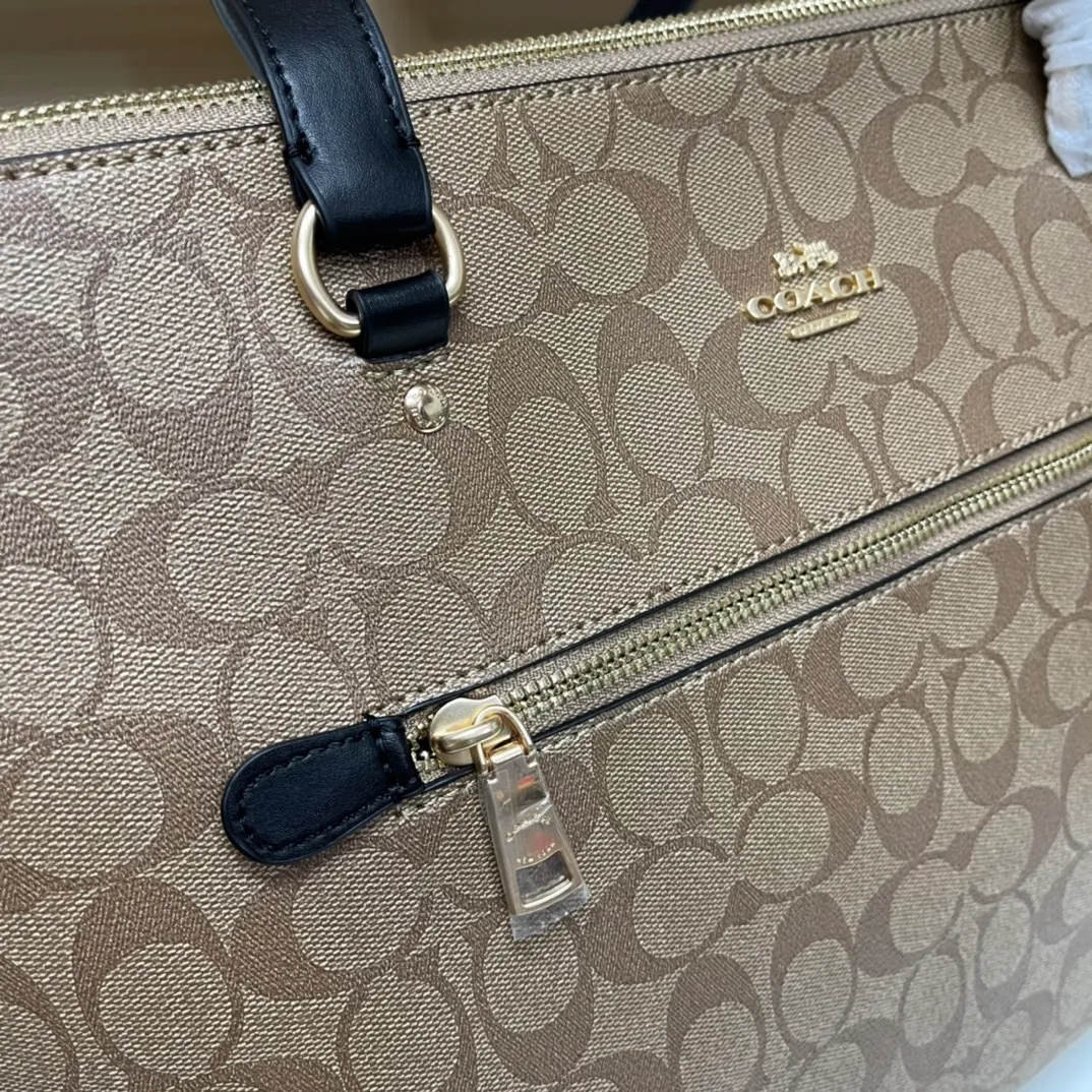 Top original order batch 420💰coach/Coach new model 79609, the upper body effect is super good, women's PVC single shoulder casual trendy women's bag tote bag, size 32.28.13,