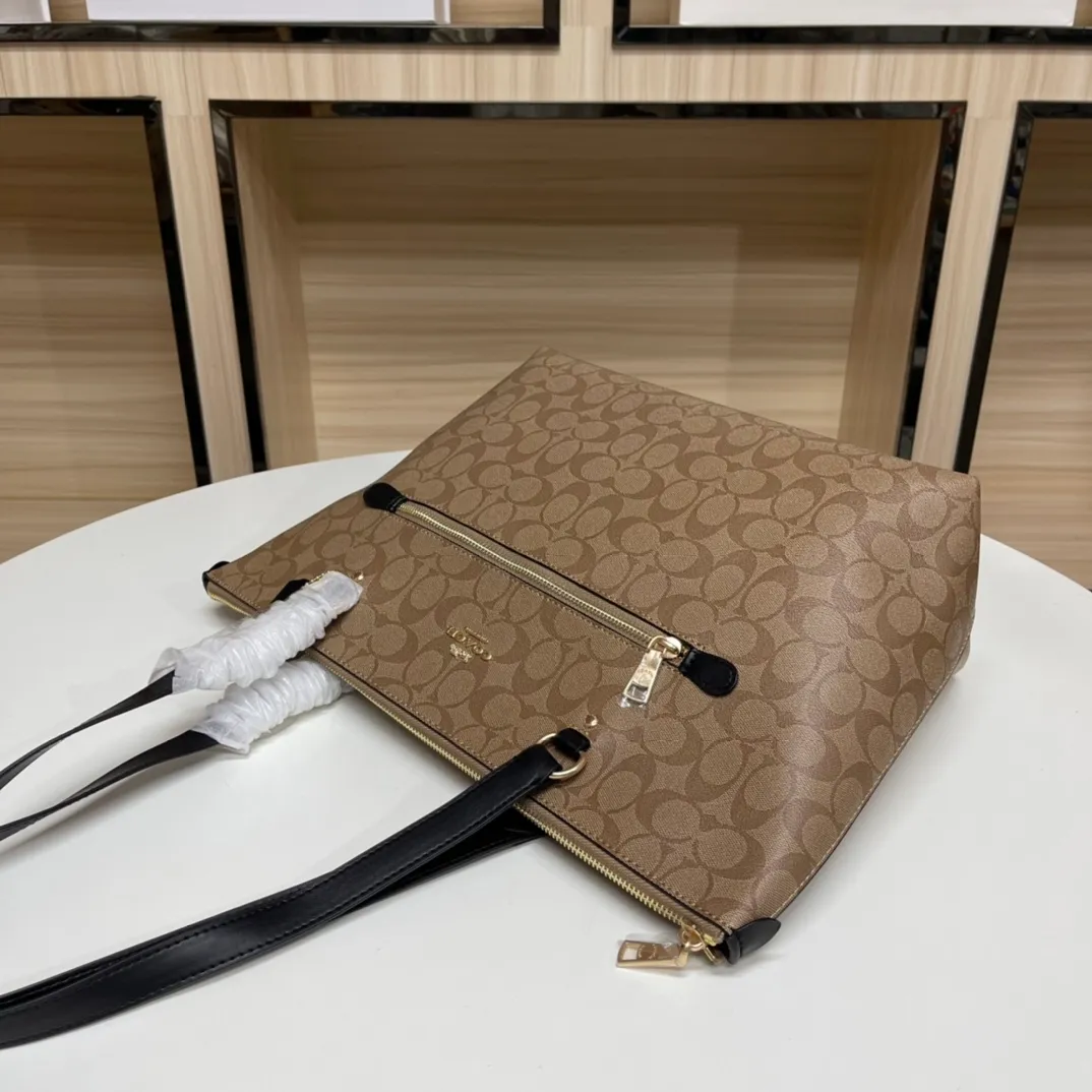 Top original order batch 420💰coach/Coach new model 79609, the upper body effect is super good, women's PVC single shoulder casual trendy women's bag tote bag, size 32.28.13,