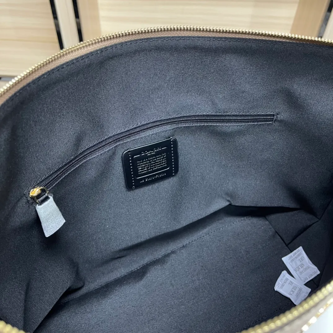 Top original order batch 420💰coach/Coach new model 79609, the upper body effect is super good, women's PVC single shoulder casual trendy women's bag tote bag, size 32.28.13,