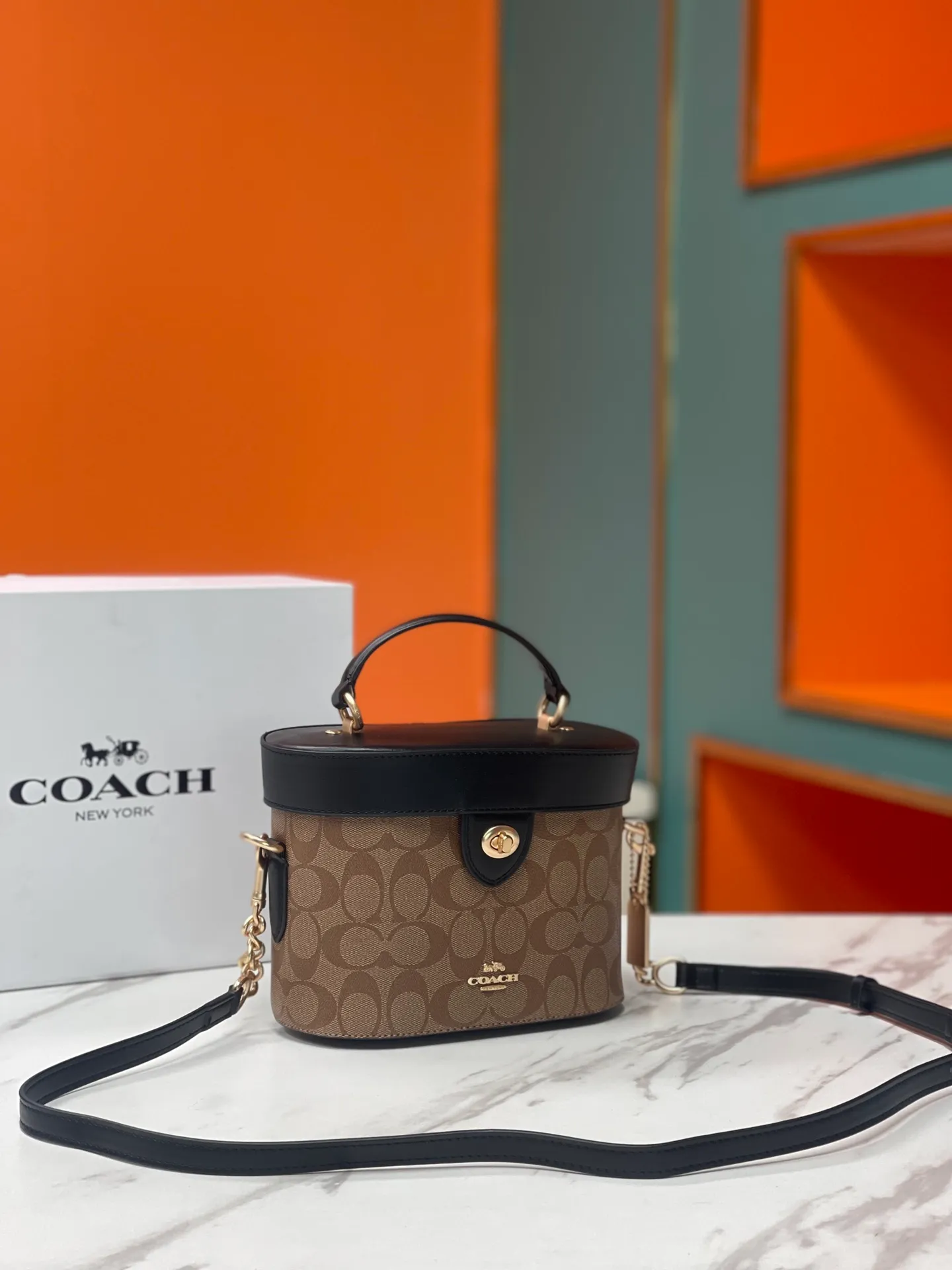 Top original order, batch 480 💰coach/Coach new model 💃model 78277 cosmetic bag, presbyopic splicing style. Fashionable and versatile. Fresh and cute. Dimensions: width 20X height 14X11.5. 🌸