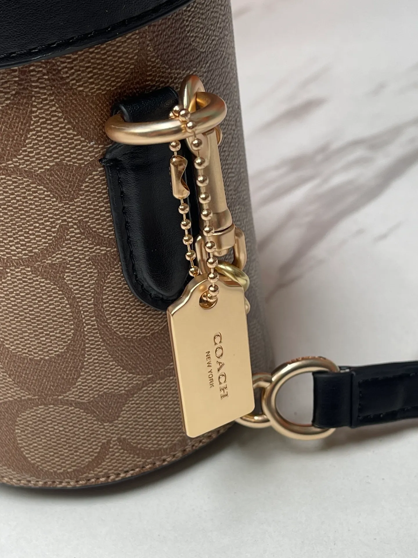 Top original order, batch 480 💰coach/Coach new model 💃model 78277 cosmetic bag, presbyopic splicing style. Fashionable and versatile. Fresh and cute. Dimensions: width 20X height 14X11.5. 🌸