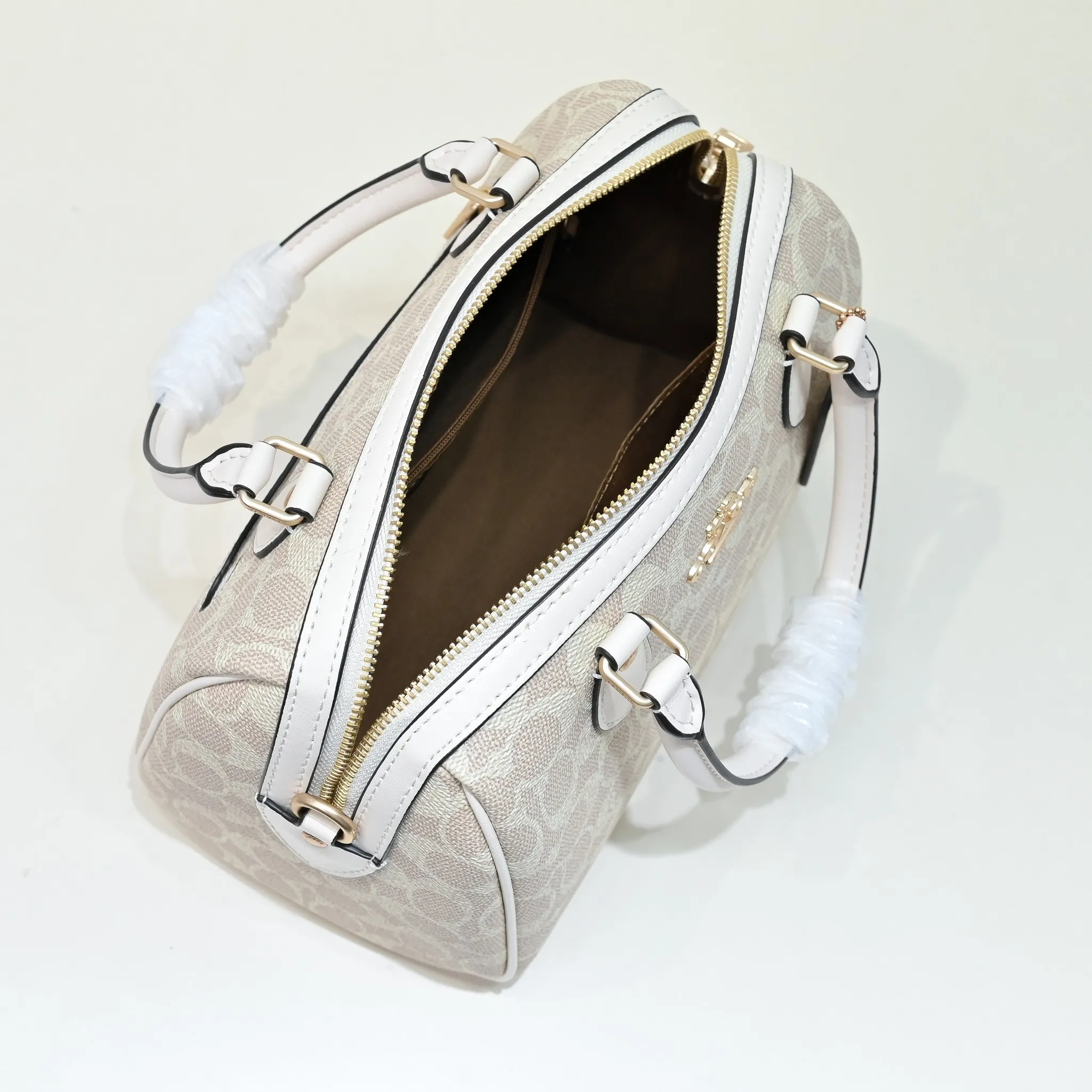 P380 [Top original order] Style number: CV961 Size: 25*15*12cm