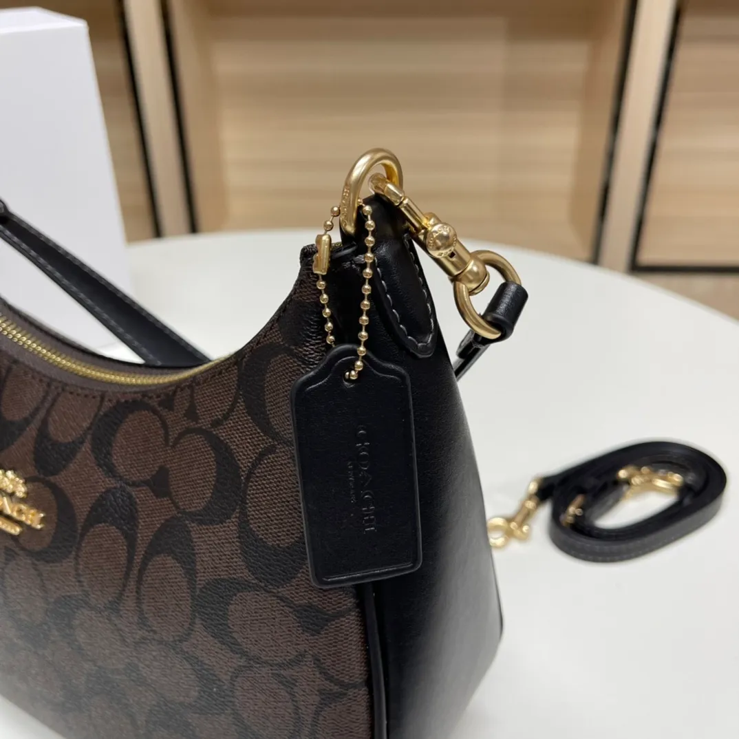 Batch 430💰COACH/Coach official outlet style women's leather college style single shoulder crossbody handbag armpit bag. Model CK161. 29 X23 X23