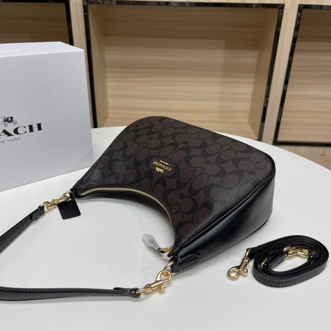 Batch 430💰COACH/Coach official outlet style women's leather college style single shoulder crossbody handbag armpit bag. Model CK161. 29 X23 X23