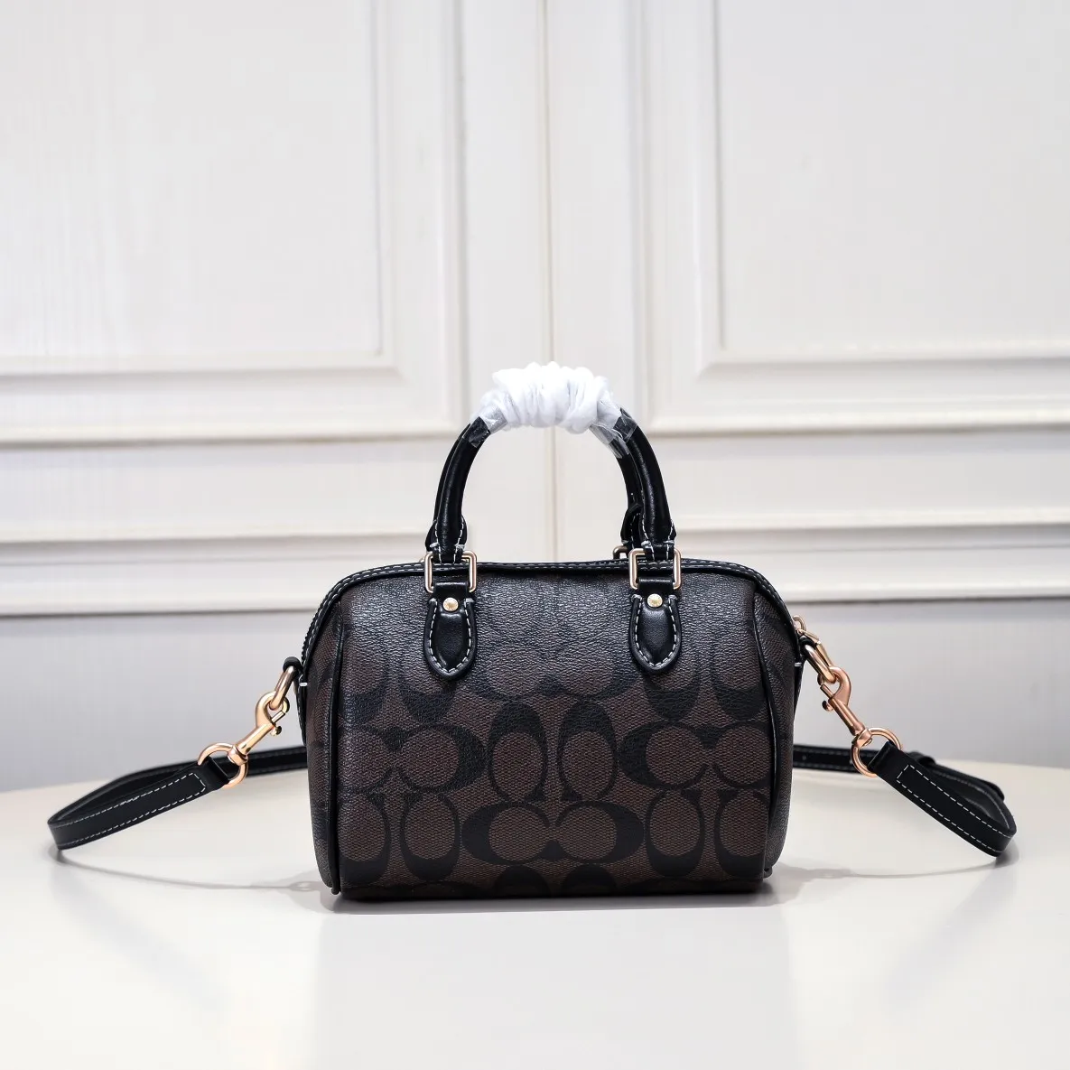 P340 [Top original order] The new Coach small size Boston CH469 is so beautiful and exquisite! Moreover, the Boston bag shape is particularly versatile! The presbyopic color-blocking design is classic and eye-catching! Size:17.5*12*10cm