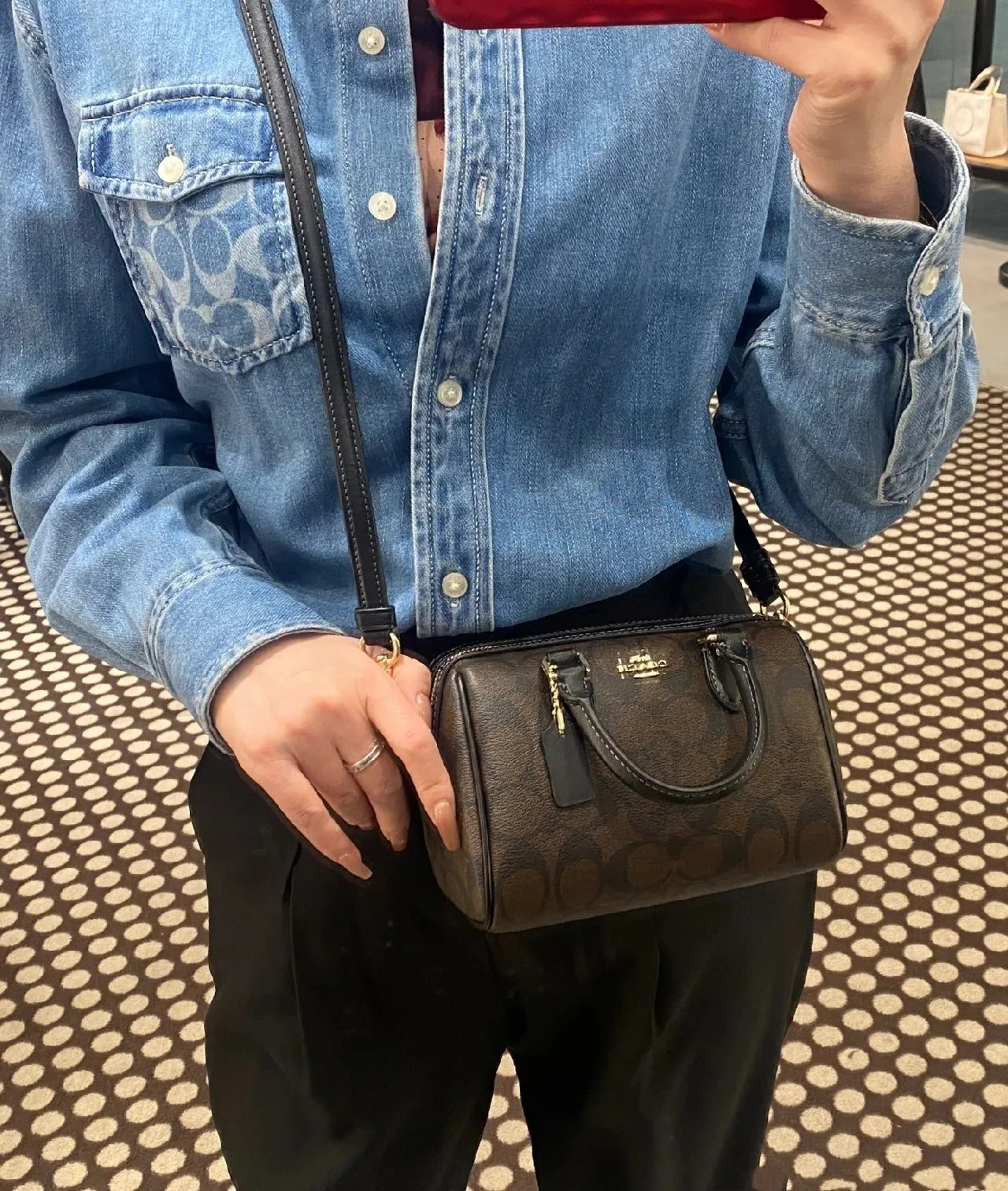 P340 [Top original order] The new Coach small size Boston CH469 is so beautiful and exquisite! Moreover, the Boston bag shape is particularly versatile! The presbyopic color-blocking design is classic and eye-catching! Size:17.5*12*10cm