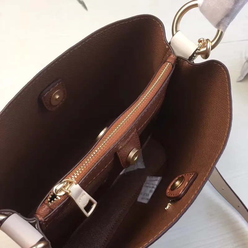 Top original order, batch 420💰Coach/Coach new model, new carriage bucket with small logo, simple and not fancy, versatile and beautiful, can hold a large capacity, hot model🔥, new model synchronized with the counter, sandwich zipper bag, imported first-layer cowhide, exquisite handwork, size 22X22X10, model 2312