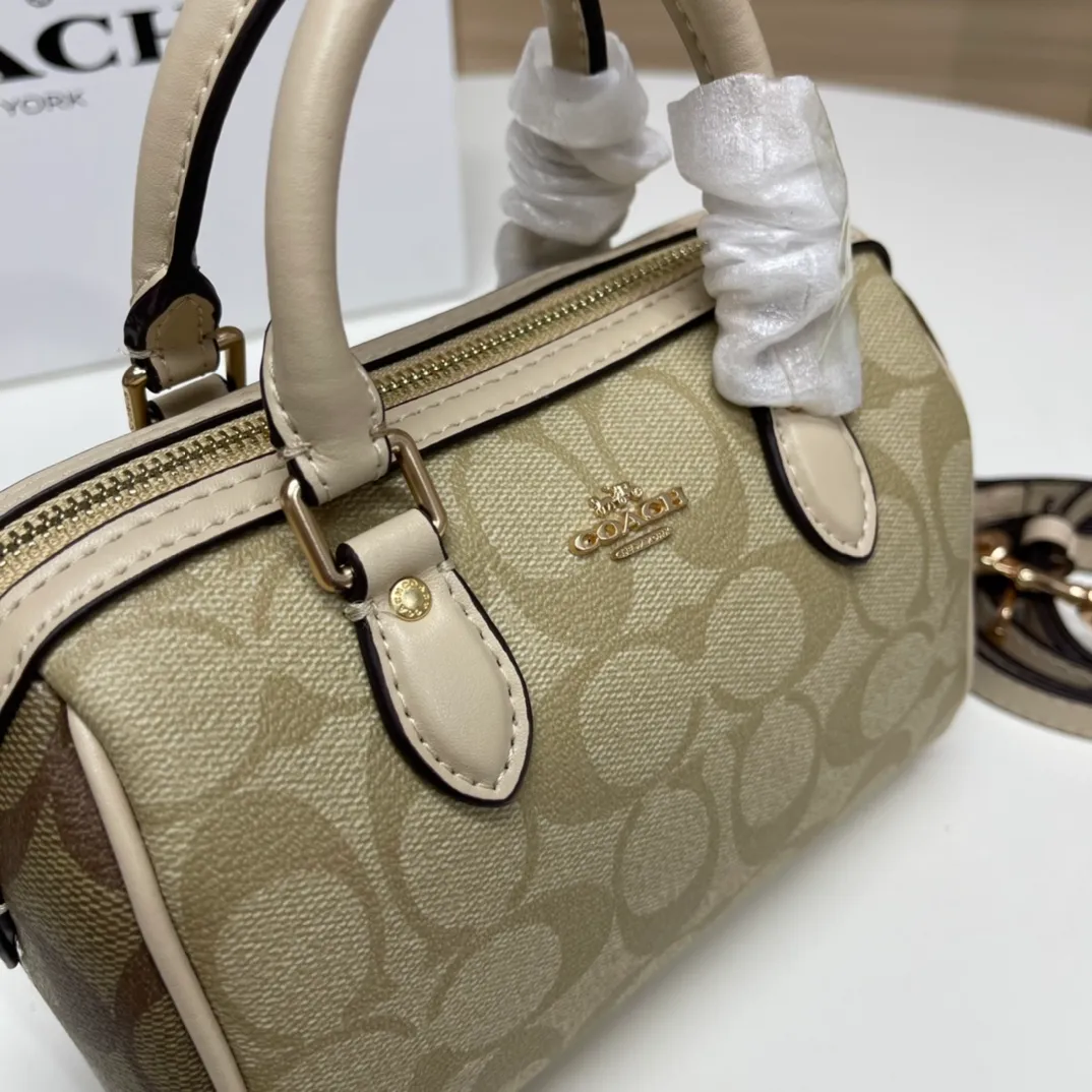 Top original order, batch 400💰COACH/Coach's new women's MINI ROWAN portable shoulder crossbody bag Boston small. CH370 CH159 CH469 CH160 size 16.5×11×9. .