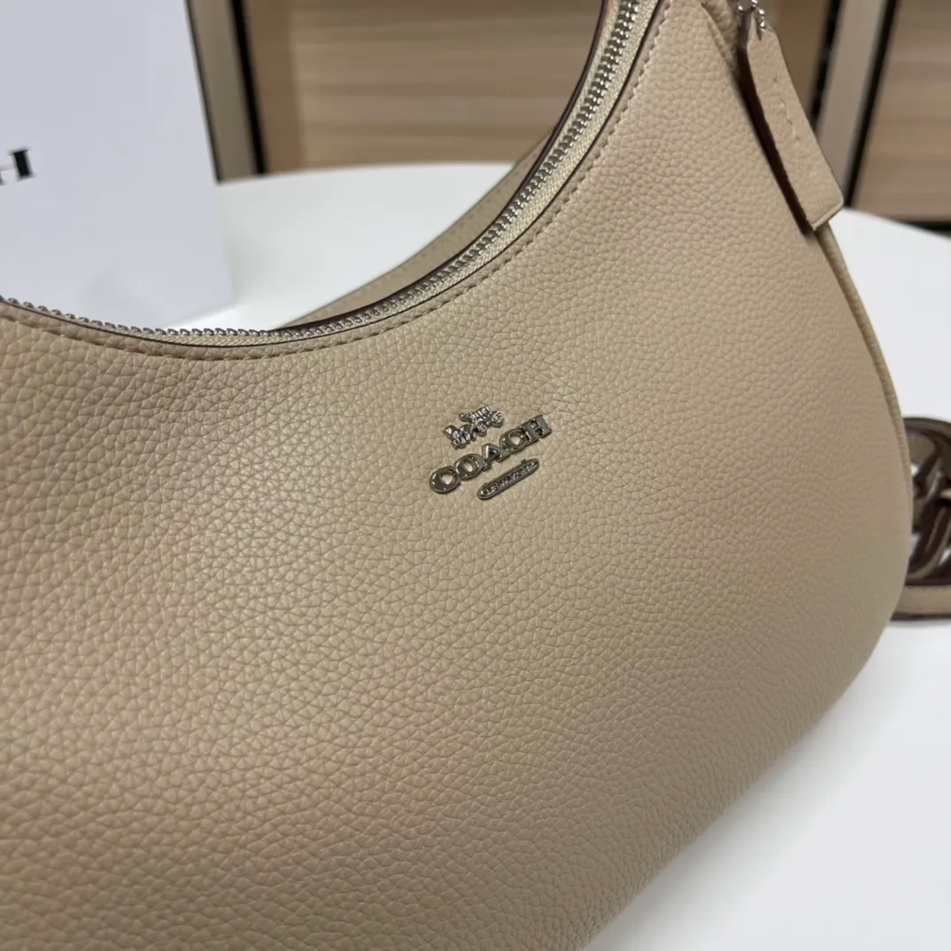 Batch 430💰COACH/Coach official outlet style women's leather college style single shoulder crossbody handbag armpit bag. Model CJ517. 29 X23 X23