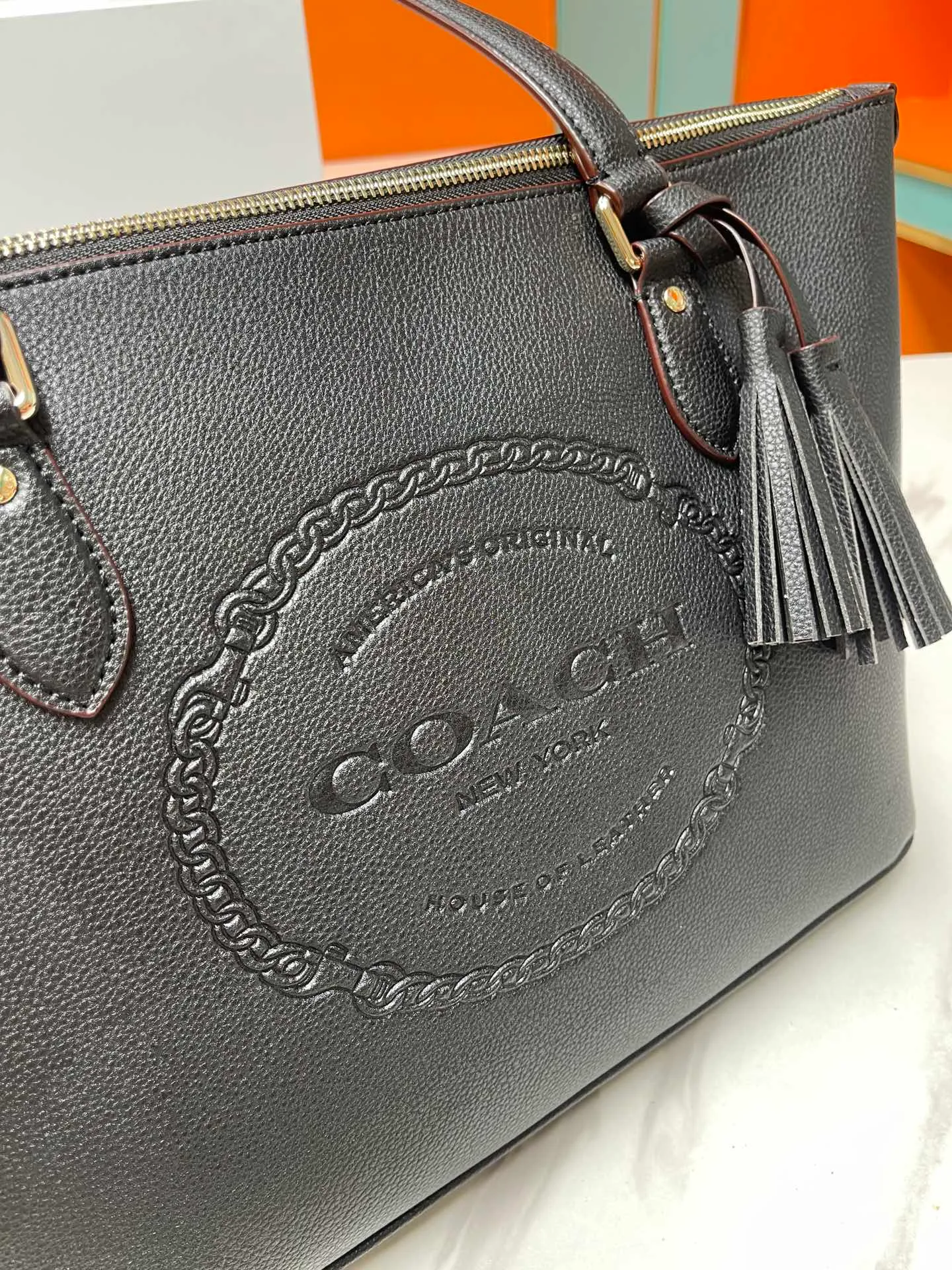 Top original order batch 460💰Coach's new [Rose] model CM086 has a large internal space. While ensuring its excellent storage capacity, the entire bag is soft, fashionable, exquisite and simple. Whether it is paired with formal or casual wear, it can reflect its unique elegance and intellectuality while retaining its own unique temperament. Size: 36X26X15cm🌹🌹