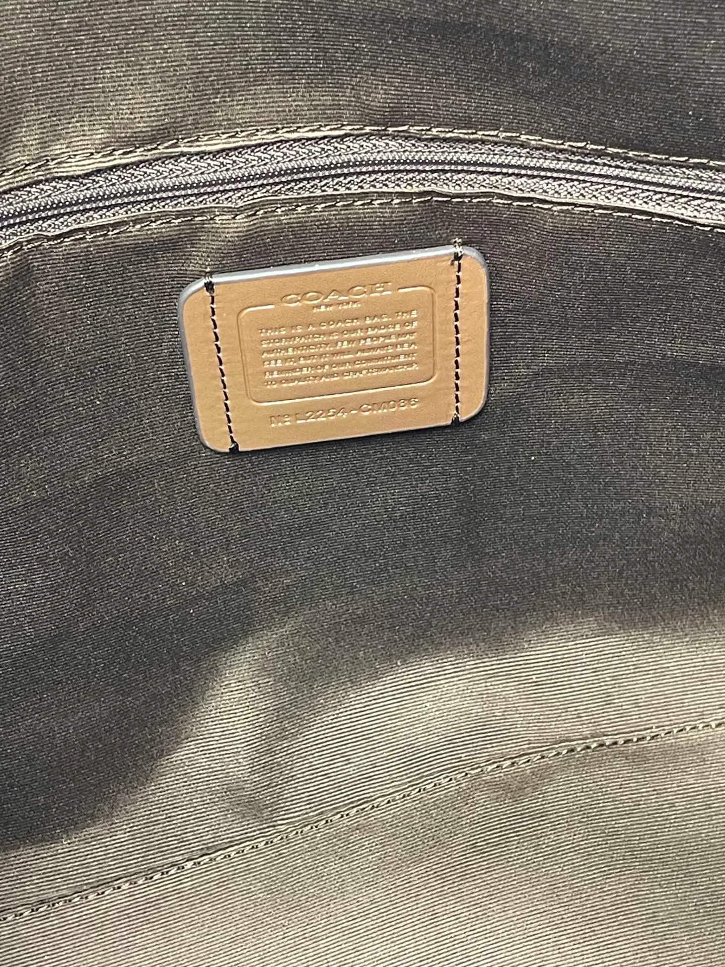 Top original order batch 460💰Coach's new [Rose] model CM086 has a large internal space. While ensuring its excellent storage capacity, the entire bag is soft, fashionable, exquisite and simple. Whether it is paired with formal or casual wear, it can reflect its unique elegance and intellectuality while retaining its own unique temperament. Size: 36X26X15cm🌹🌹