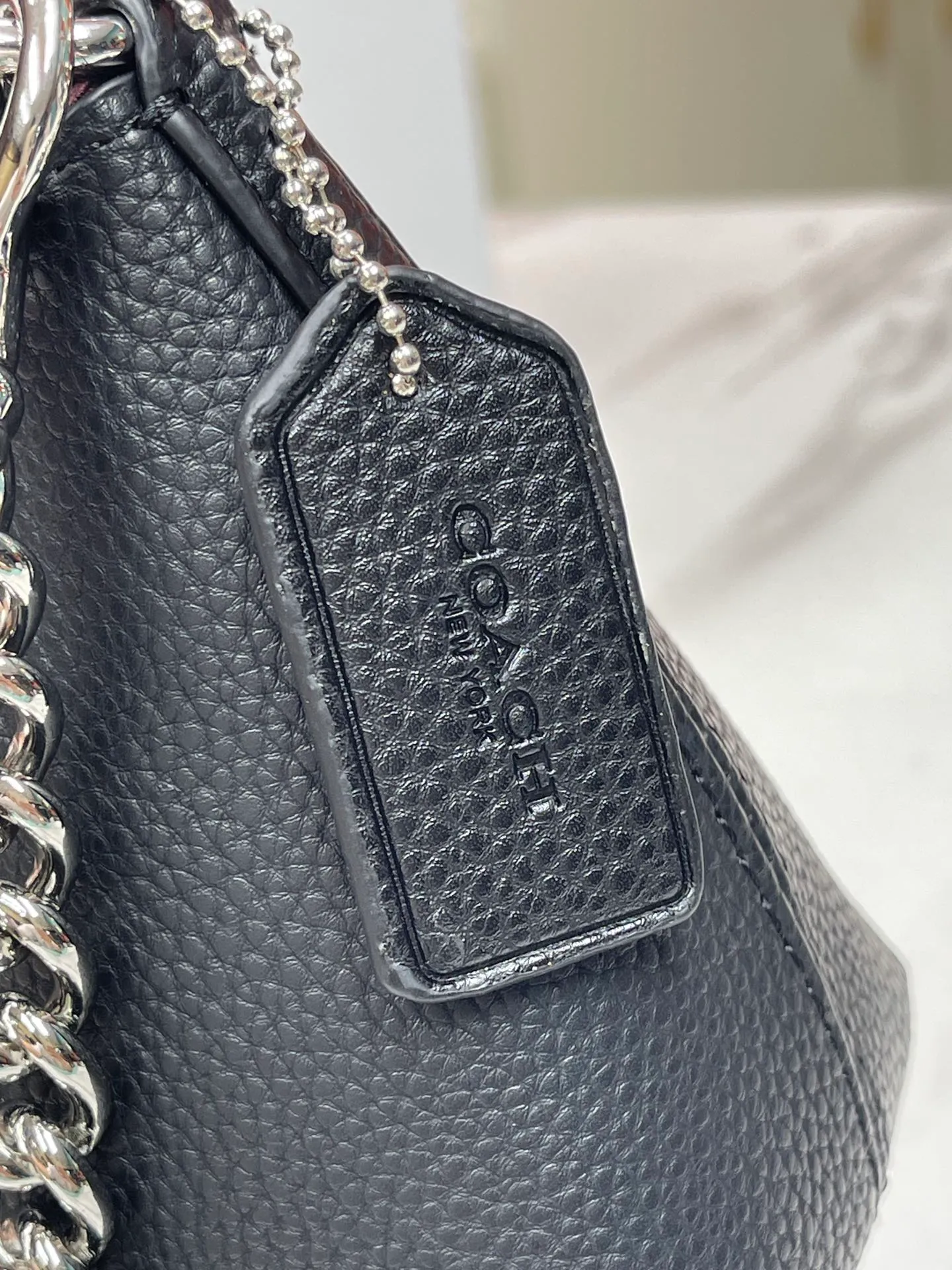 Top original order, batch 380💰COACH/Coach’s new Charlotte series CL405 CL406 CL407 CL656 August new product, invincible and beautiful armpit baguette bag! Short chain shoulder strap! Long leather shoulder strap! Suitable for different occasions, different styles and different combinations! The shape of the paper boat is simple and matched with a metal chain. Super beautiful. Size 26/12/7