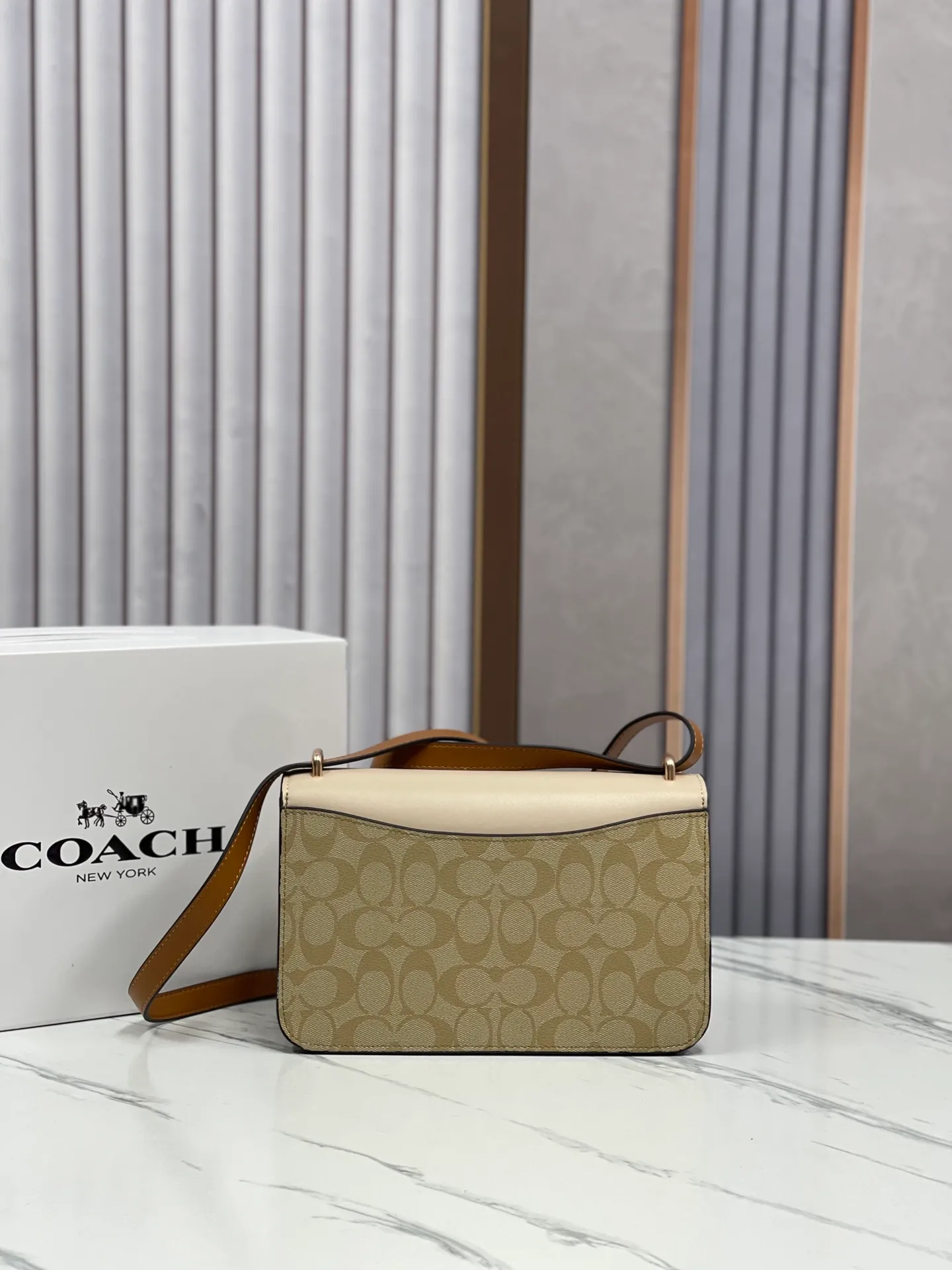 Top original order batch 480💰coach/Coach new model New product model CR331 Morgan series is here. It is a must-have for gift giving. Exquisite, compact and playful on the upper body. Wear-resistant and scratch-resistant. The built-in compartment can accommodate a variety of personal belongings. Girls don’t have to worry about their belongings when going out. The shoulder strap can be adjusted diagonally or on one shoulder. Super practical. Size 25X16X7.5