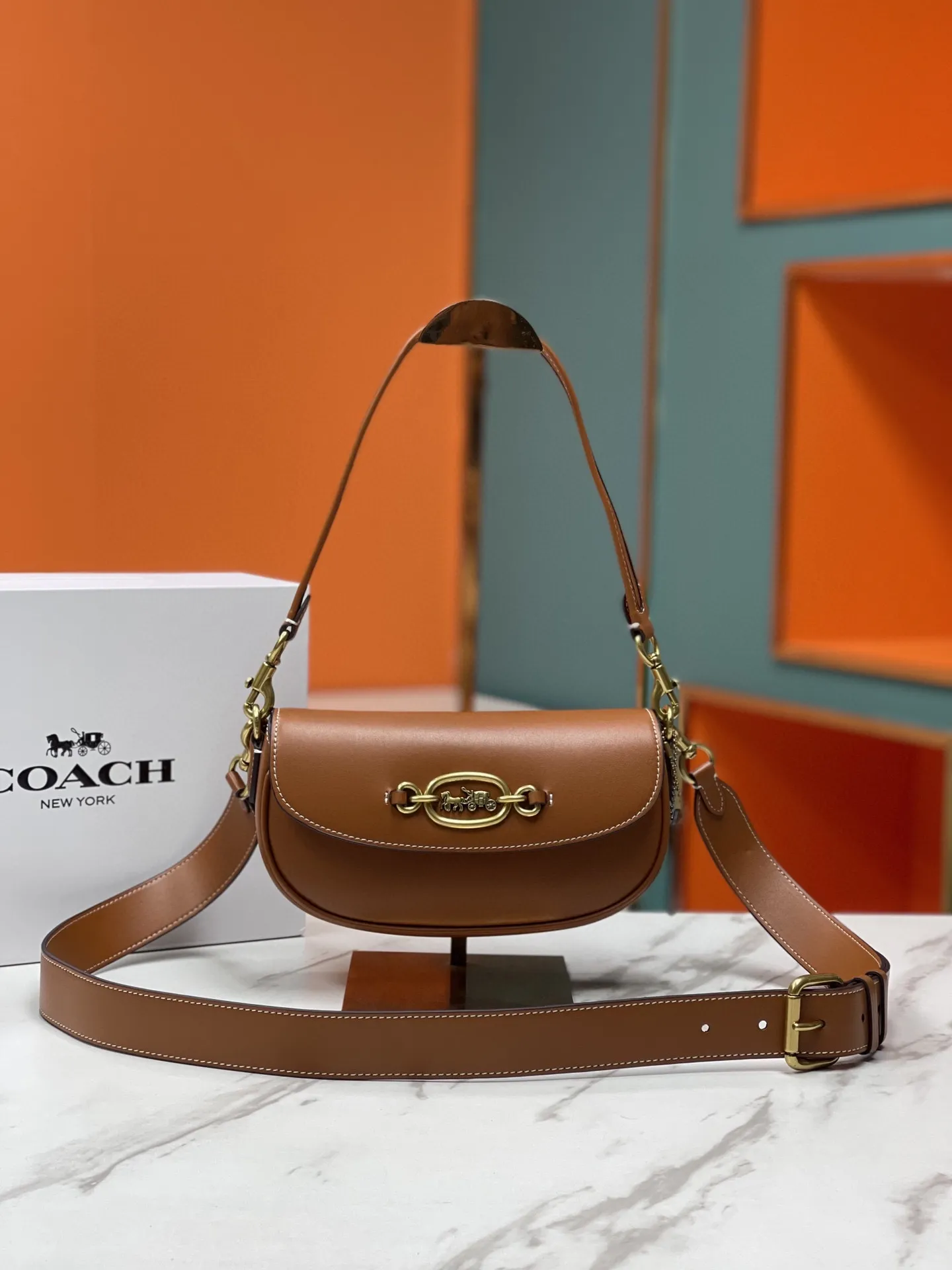 Top original order batch 440💰coach/Coach new women's saddle bag CM702 single shoulder crossbody handbag HARLEY23 retro lock bag armpit bag size: 22*13*5