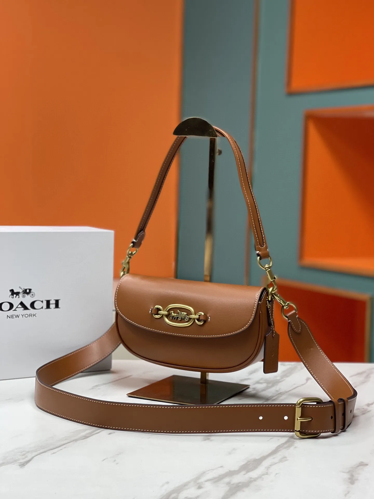 Top original order batch 440💰coach/Coach new women's saddle bag CM702 single shoulder crossbody handbag HARLEY23 retro lock bag armpit bag size: 22*13*5