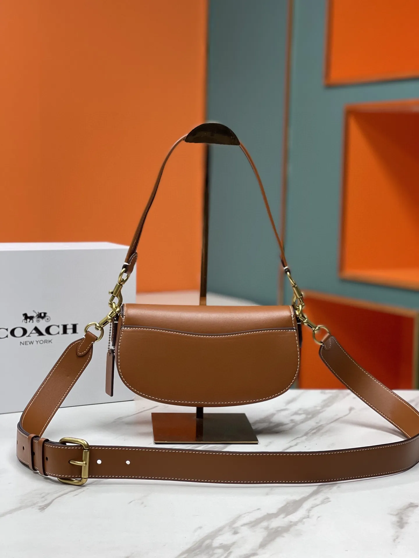 Top original order batch 440💰coach/Coach new women's saddle bag CM702 single shoulder crossbody handbag HARLEY23 retro lock bag armpit bag size: 22*13*5