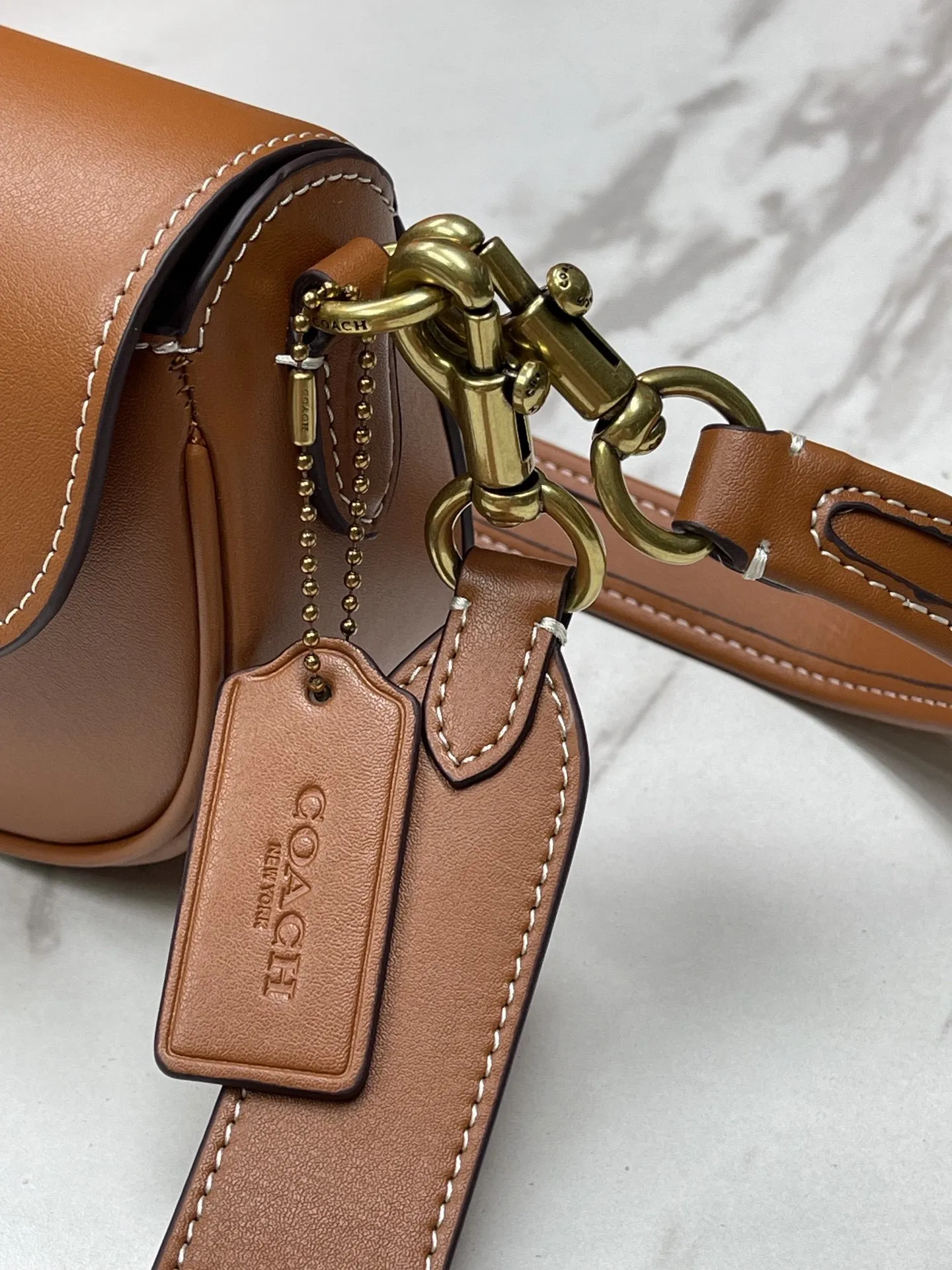 Top original order batch 440💰coach/Coach new women's saddle bag CM702 single shoulder crossbody handbag HARLEY23 retro lock bag armpit bag size: 22*13*5