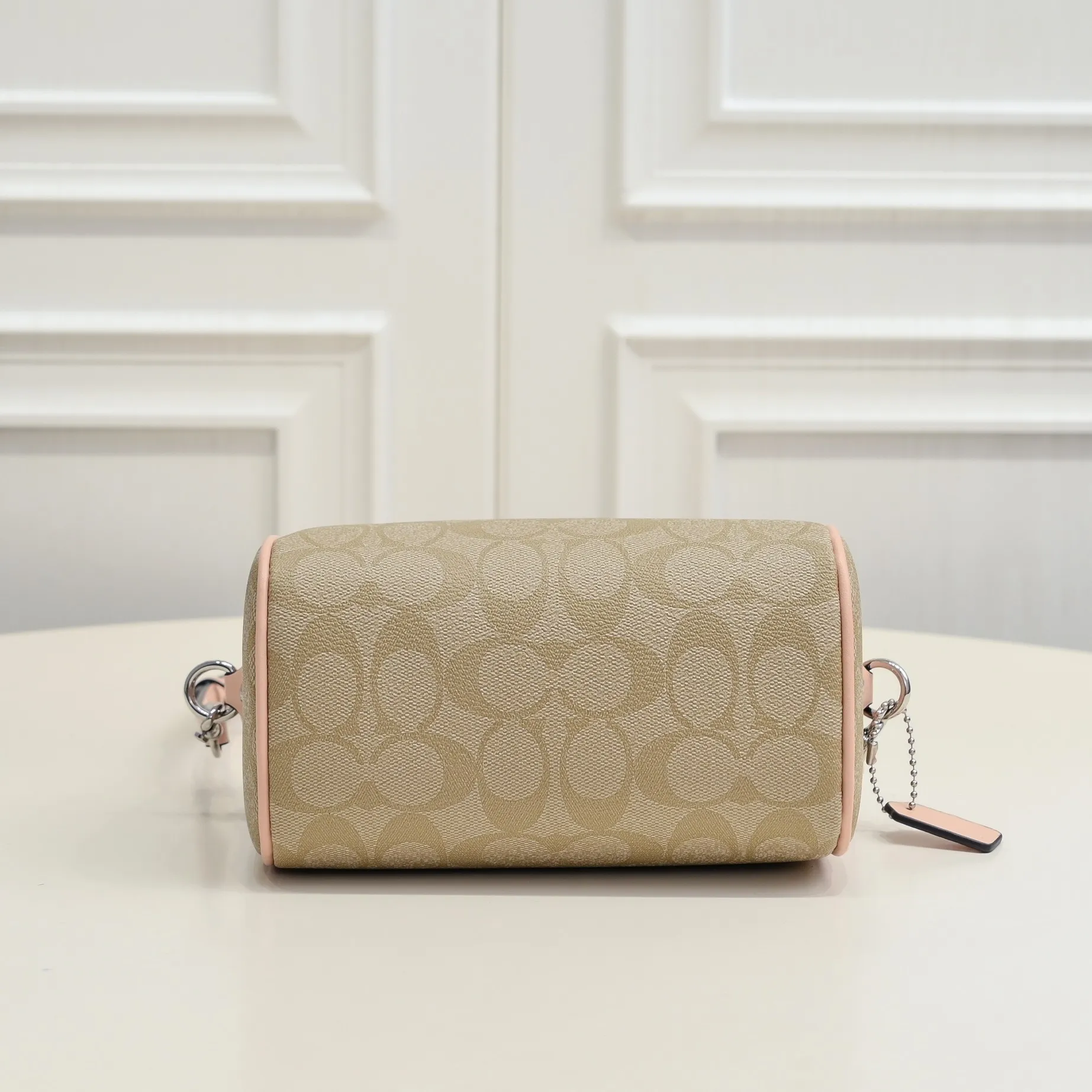 P340 [Top original order] The new Coach small size Boston CH469 is so beautiful and exquisite! Moreover, the Boston bag shape is particularly versatile! The presbyopic color-blocking design is classic and eye-catching! Size:17.5*12*10cm