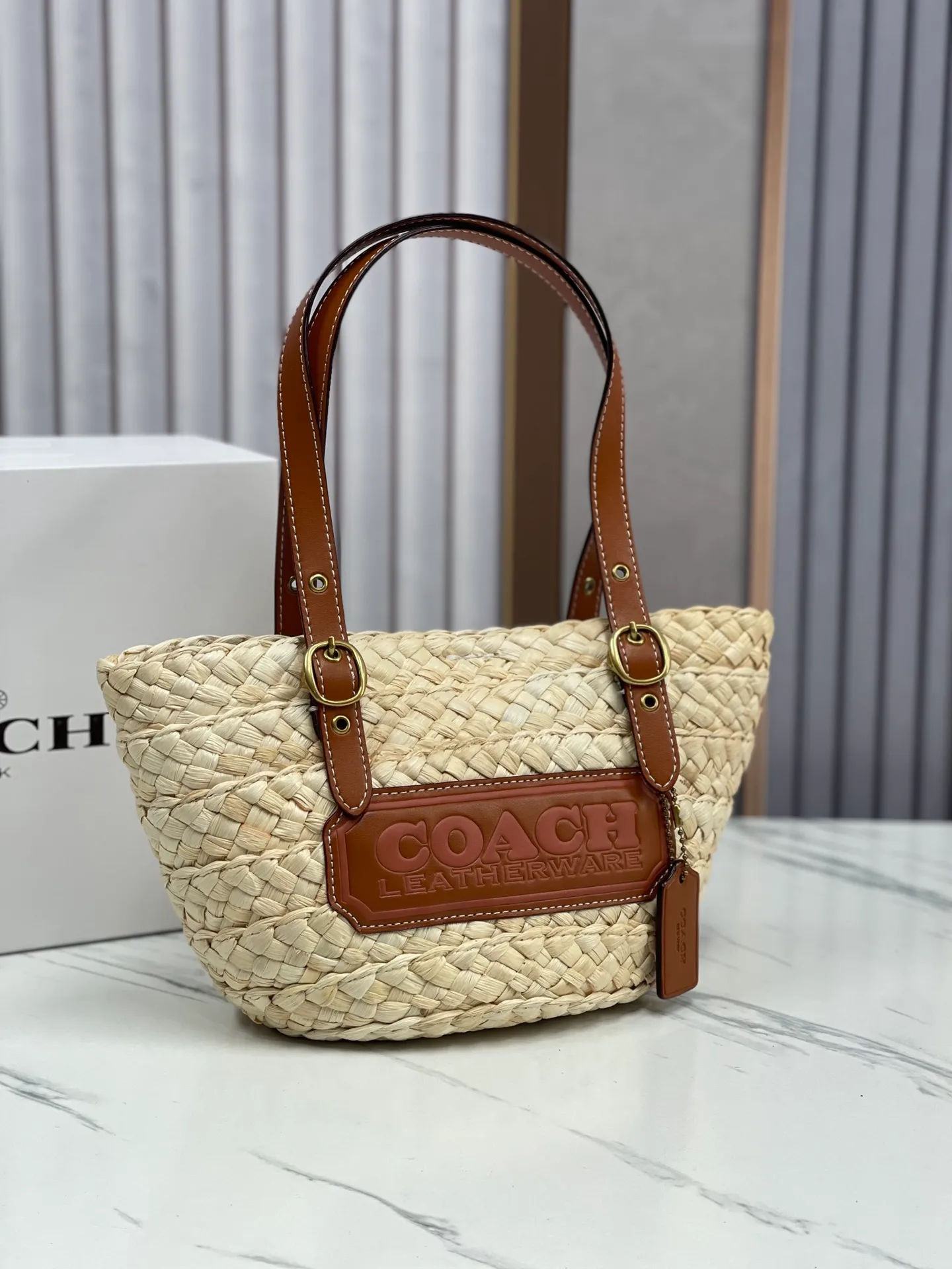 P410🐶COACH/Coach Women's Bag 2024 New Model CJ638🏖️STRUCTURED 17 Straw Shoulder Tote Bag Tote Bag💐💕How can I miss it this summer~ Let's go on a beach vacation together🏖️🌊Size 17*13*17