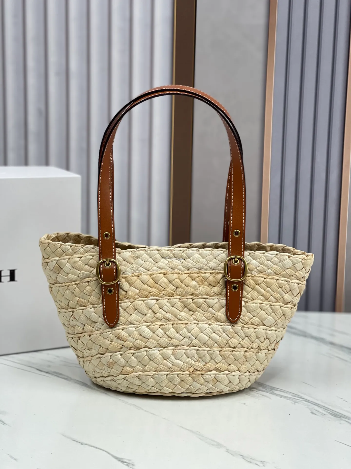 P410🐶COACH/Coach Women's Bag 2024 New Model CJ638🏖️STRUCTURED 17 Straw Shoulder Tote Bag Tote Bag💐💕How can I miss it this summer~ Let's go on a beach vacation together🏖️🌊Size 17*13*17