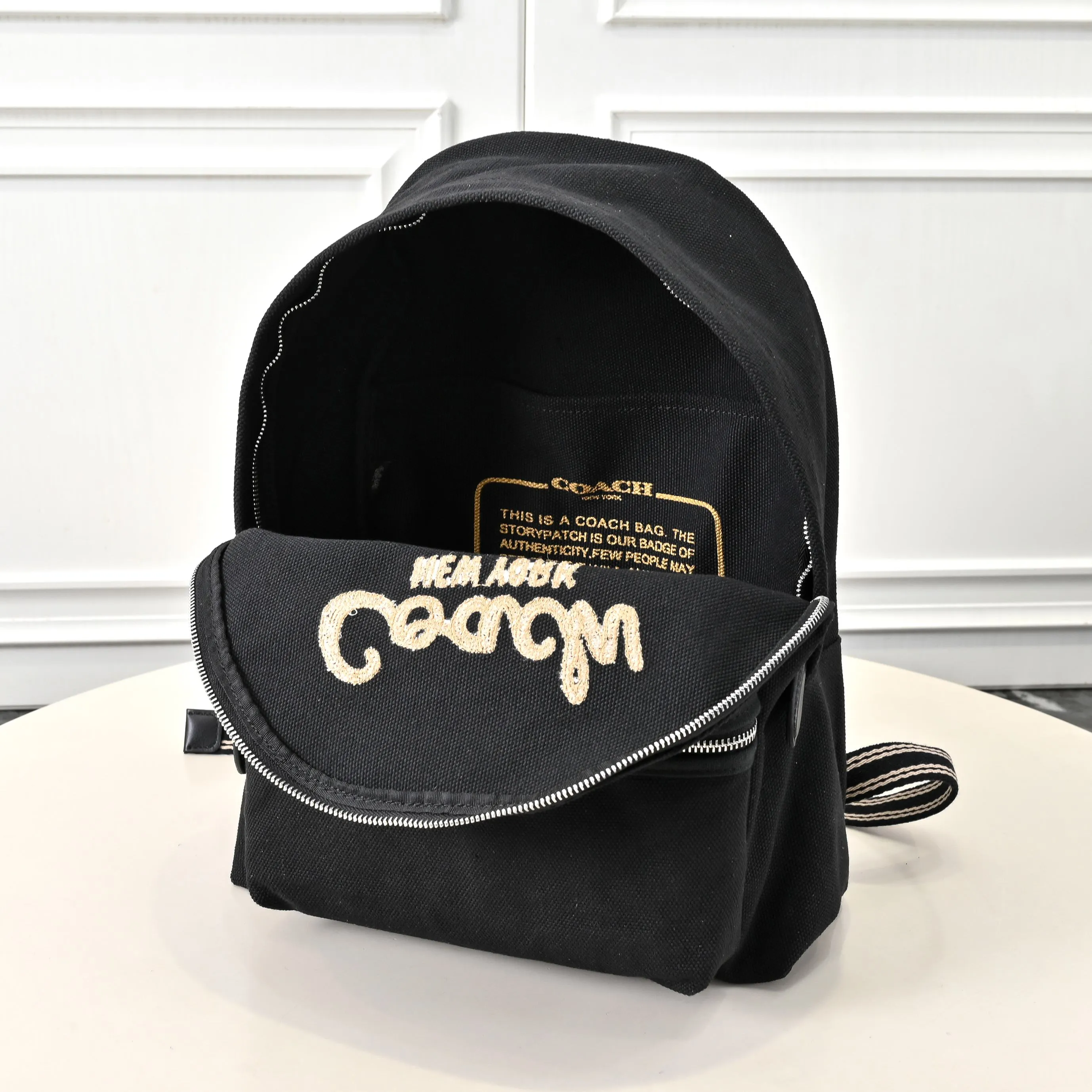 Can be carried by both men and women. Style number: CAM76 Size: 33*38.5*14cm