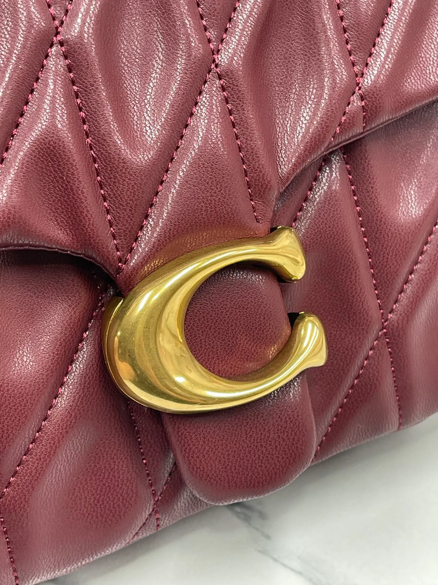 P480💰Coach’s new Square Tabby20 is retro and high-end, with a sheepskin texture. Square shoulder crossbody chain women's bag CW629, size 21×16×7. white black emerald new burgundy