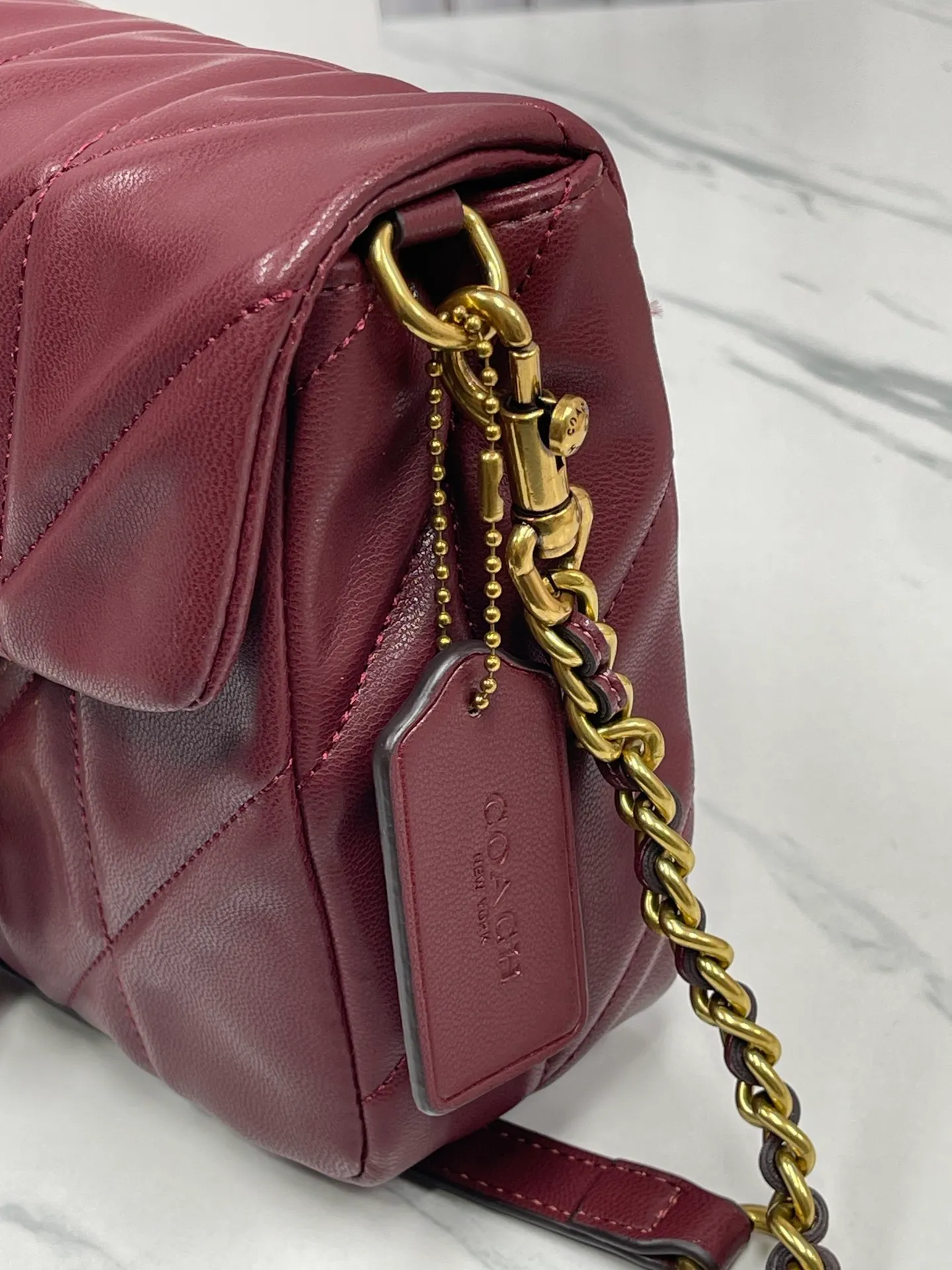 P480💰Coach’s new Square Tabby20 is retro and high-end, with a sheepskin texture. Square shoulder crossbody chain women's bag CW629, size 21×16×7. white black emerald new burgundy