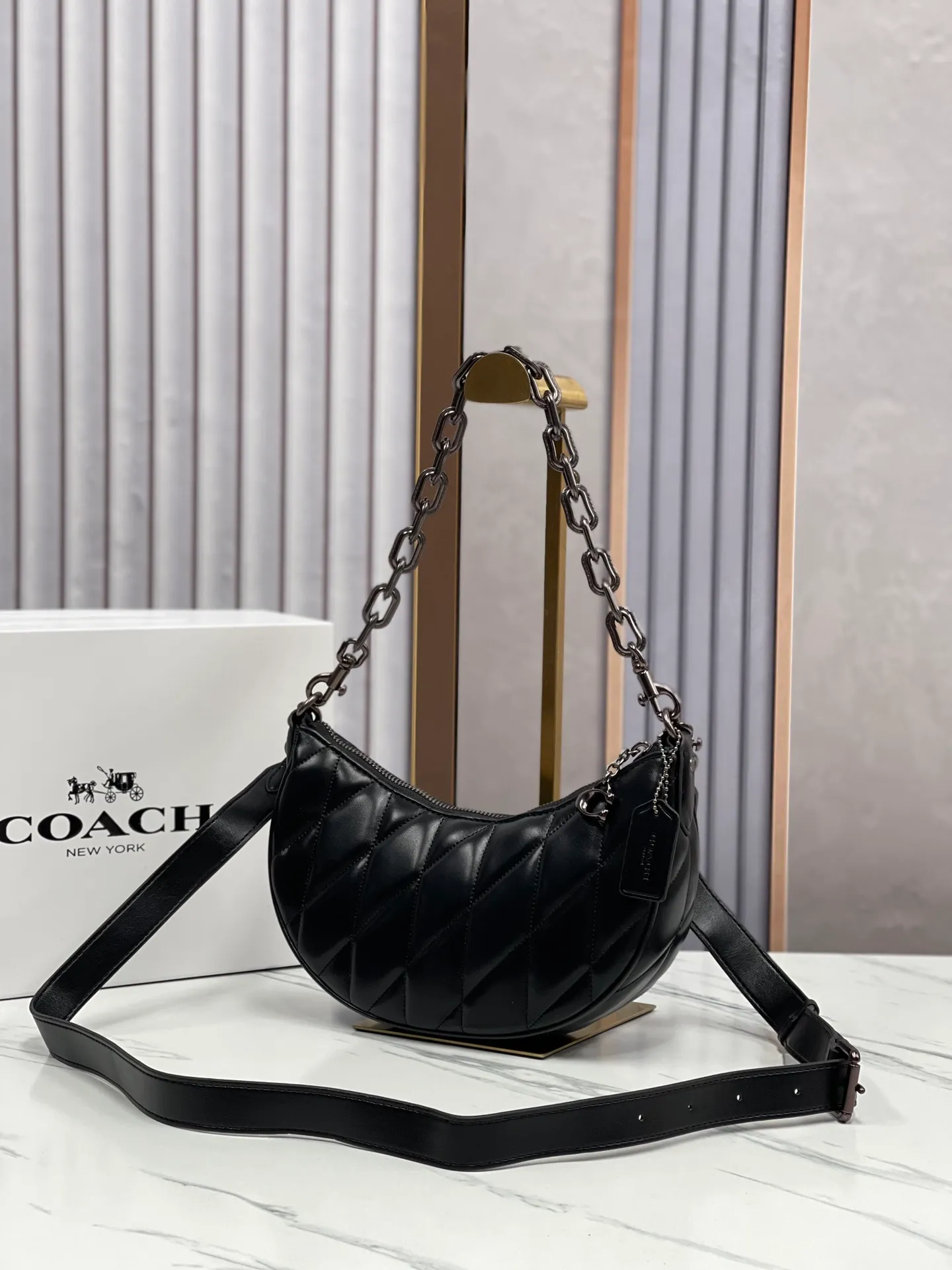 Batch 460💰COACH/Coach’s new women’s bag armpit bag PILLOW quilted MIRA shoulder bag model CP396. Dimensions 23×16×6.
