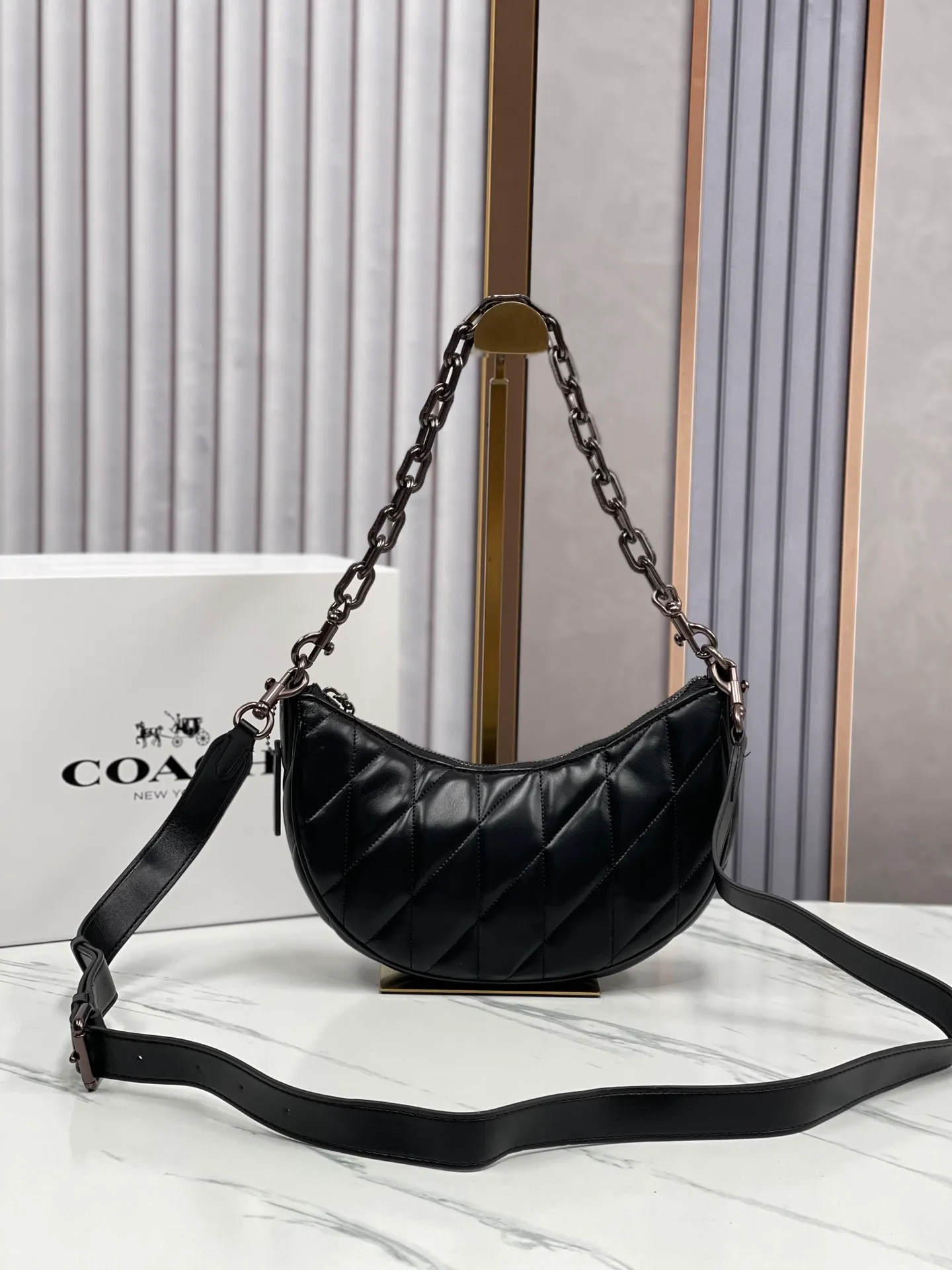 Batch 460💰COACH/Coach’s new women’s bag armpit bag PILLOW quilted MIRA shoulder bag model CP396. Dimensions 23×16×6.