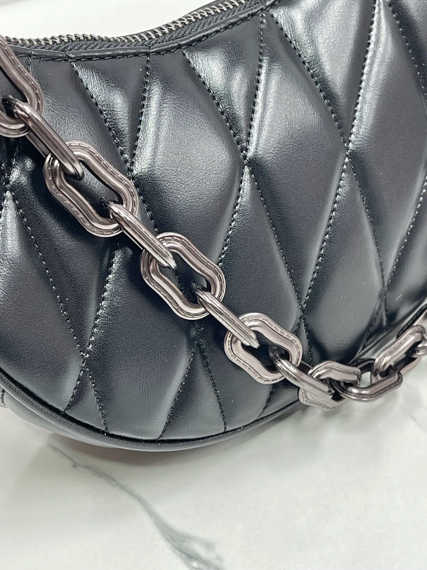 Batch 460💰COACH/Coach’s new women’s bag armpit bag PILLOW quilted MIRA shoulder bag model CP396. Dimensions 23×16×6.