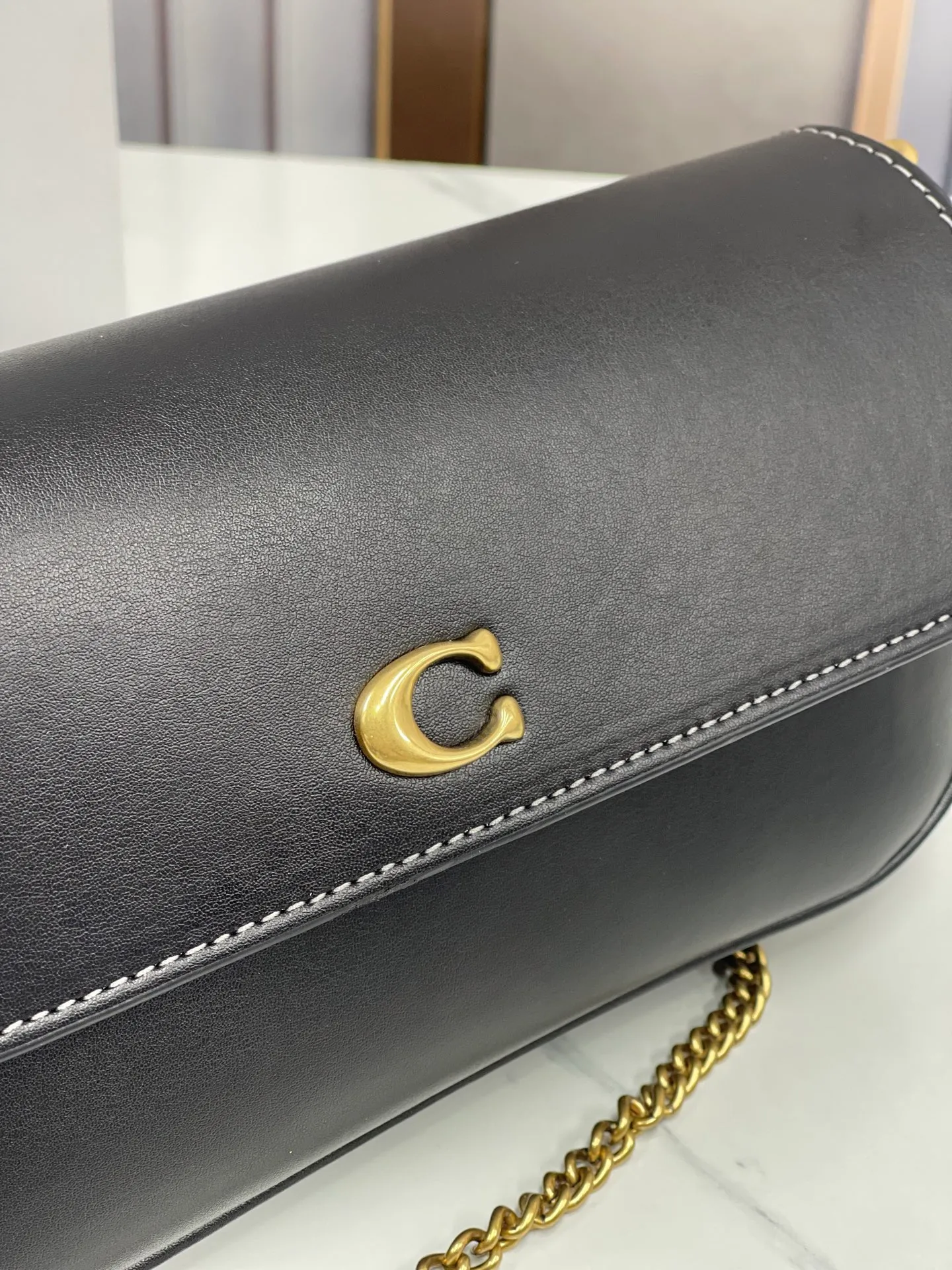 Batch 380¥💰Coach/Coach new model, CAN90 CAN91 CAN92 Brook Chain bag is a lightweight and attractive baguette bag. It is a practical small bag with clamshell design and strong privacy. There is also a large zipper layer in the bag. Metal chain and leather, with two shoulder straps, it is very convenient. The four colors are all attractive. Size 23-12-4,