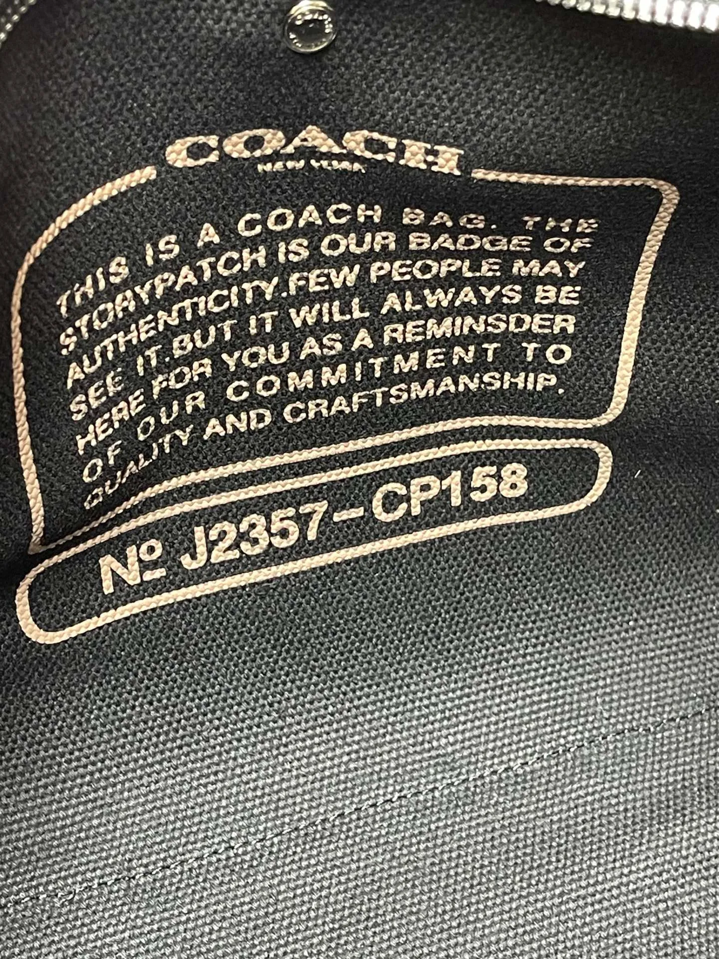 Batch 480💰Coach’s January new model CP416 cargo tote bag is a must-have for commuting. It meets daily needs. Exquisite letter embroidery texture and full closed zipper design, very safe√Size: 33X24X14