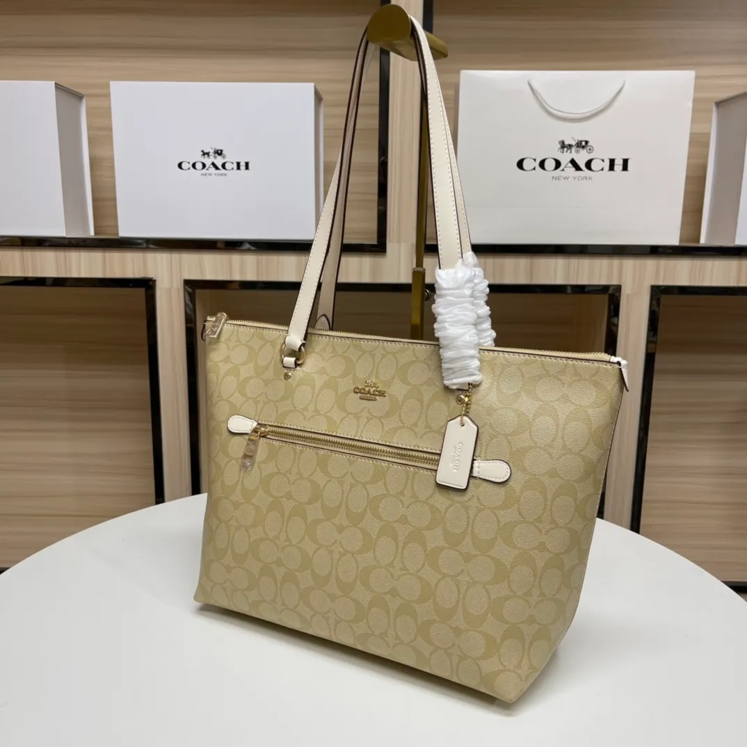 Top original order batch 420💰coach/Coach new model 79609, the upper body effect is super good, women's PVC single shoulder casual trendy women's bag tote bag, size 32.28.13,