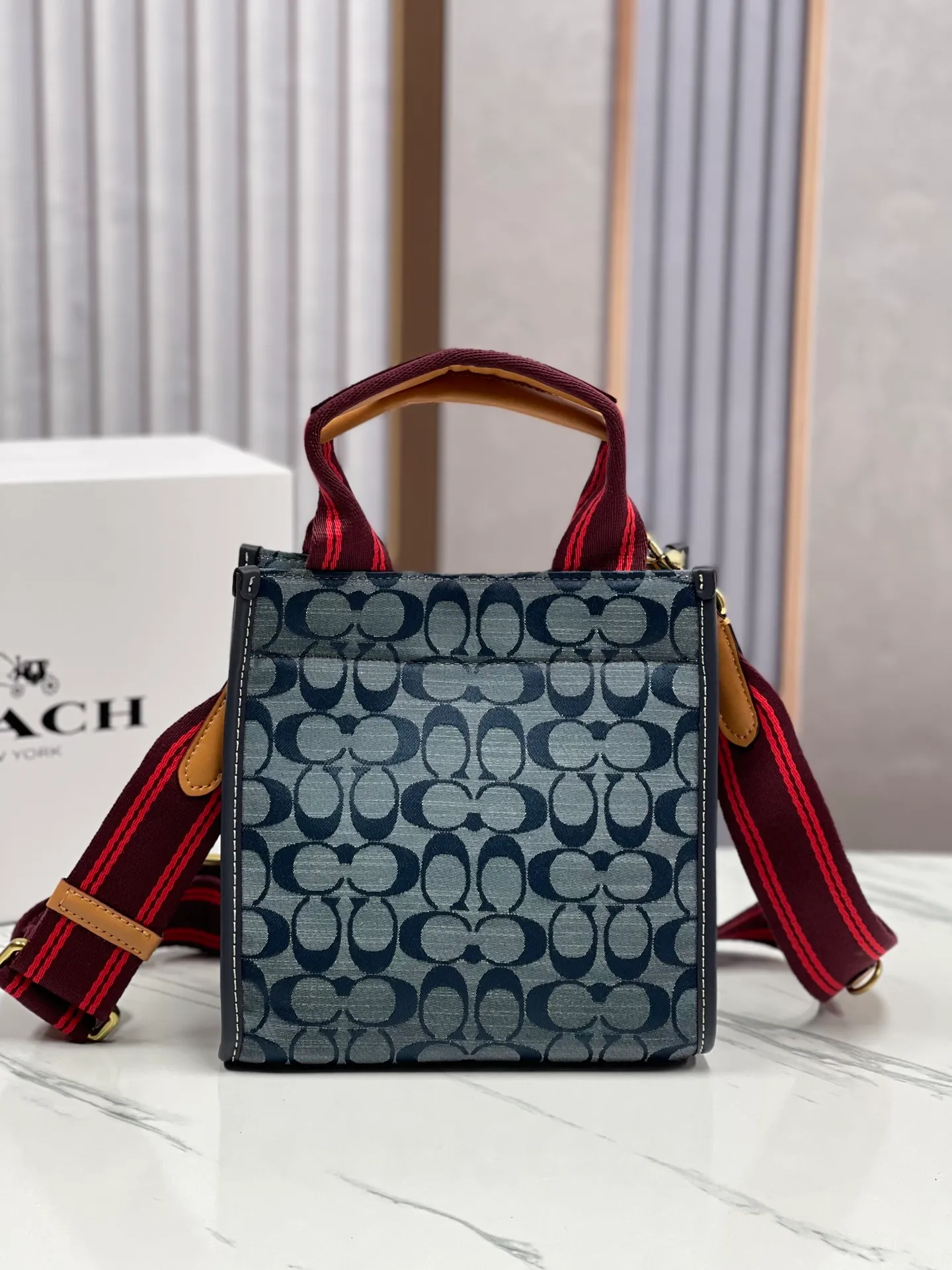 Batch 440💰Coach/Coach new model 3663, new Shambre Tote, LV special color-changing tree paste leather, with classic C-shaped LOGO cloth, exquisite handwork, ready stock, size: 22*21*12cm.