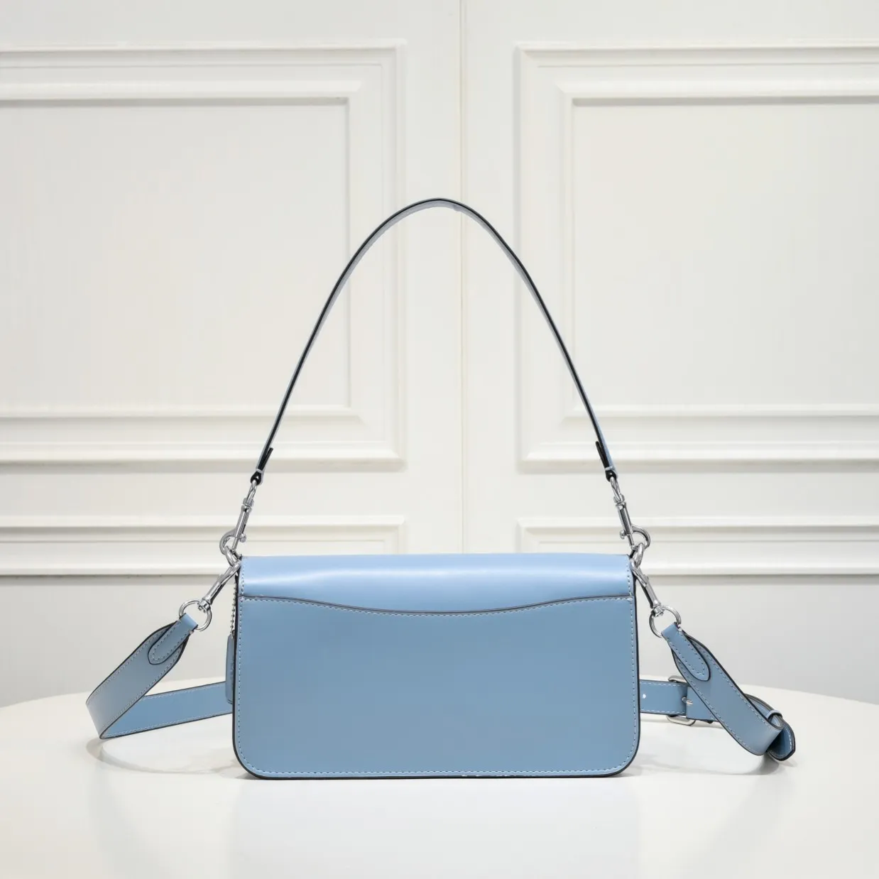 P440 [Top original order] COACH Shambre MORGAN shoulder bag CH137 haze blue, very fresh, combined with silver metal accessories to highlight the sense of luxury. The bag shape is a baguette bag shape, and it combines the styling design of the Dionysus bag. The whole bag is very beautiful and practical. Versatile and timeless! Size:26.5*14*6.5cm
