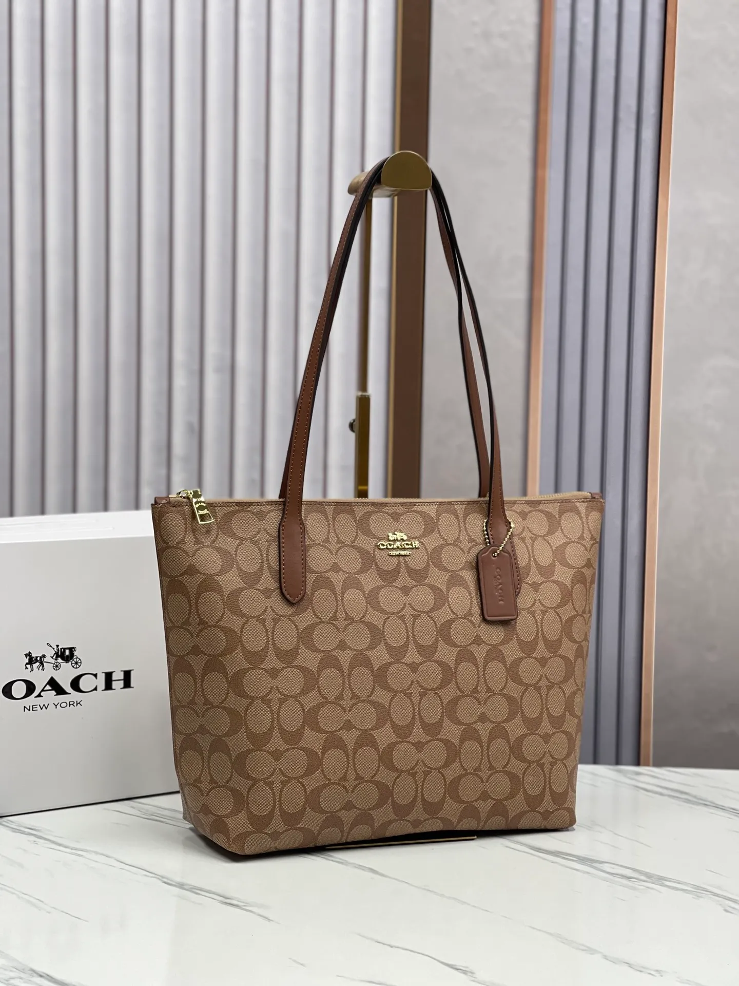 Top original order, batch 400💰Coach new Zip Tote, women's model 4455 zipper shoulder tote Zip Top Tote, the most classic zipper tote, with inner pocket inside, large capacity, size: 29*24*11cm