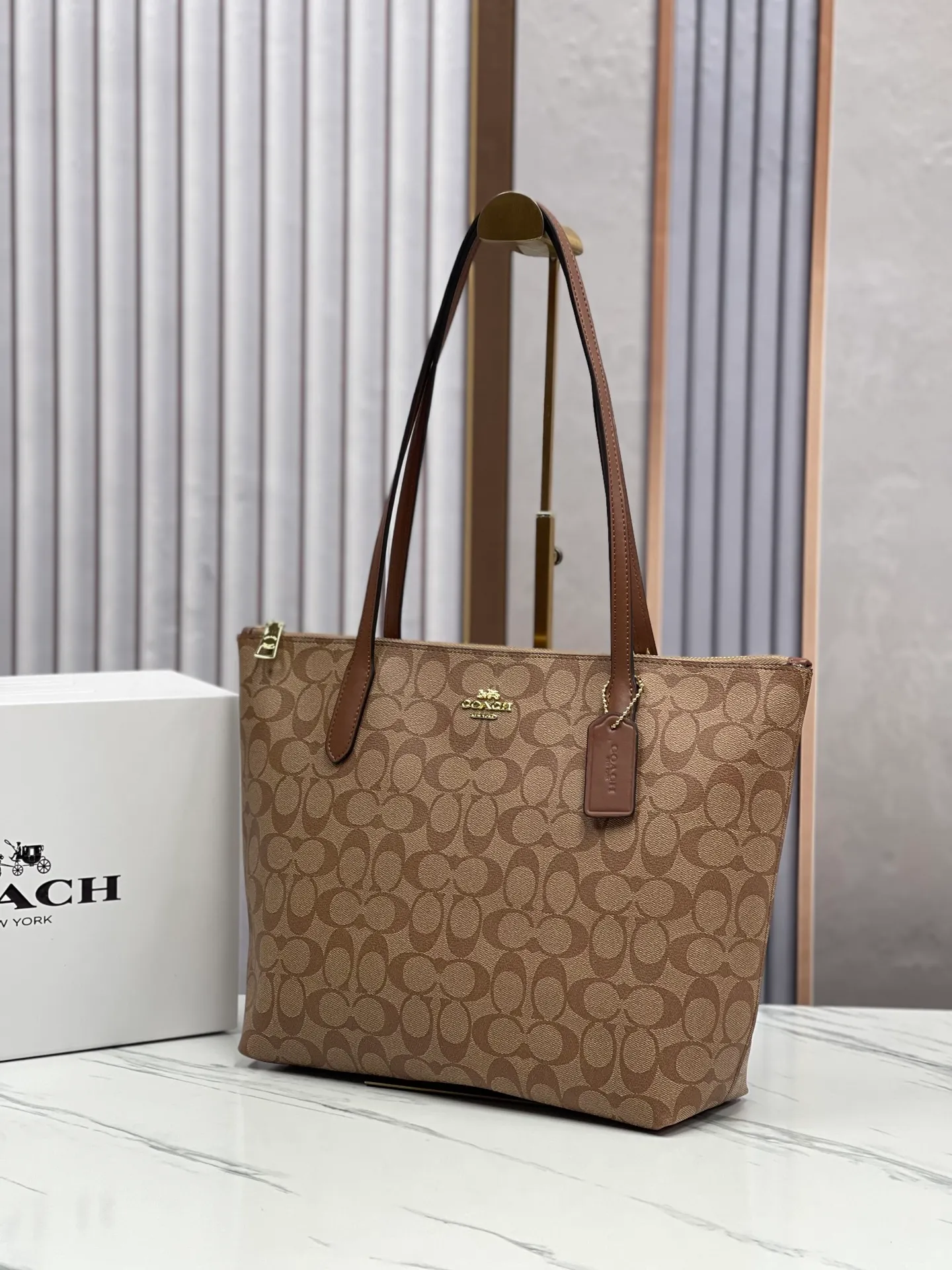 Top original order, batch 400💰Coach new Zip Tote, women's model 4455 zipper shoulder tote Zip Top Tote, the most classic zipper tote, with inner pocket inside, large capacity, size: 29*24*11cm