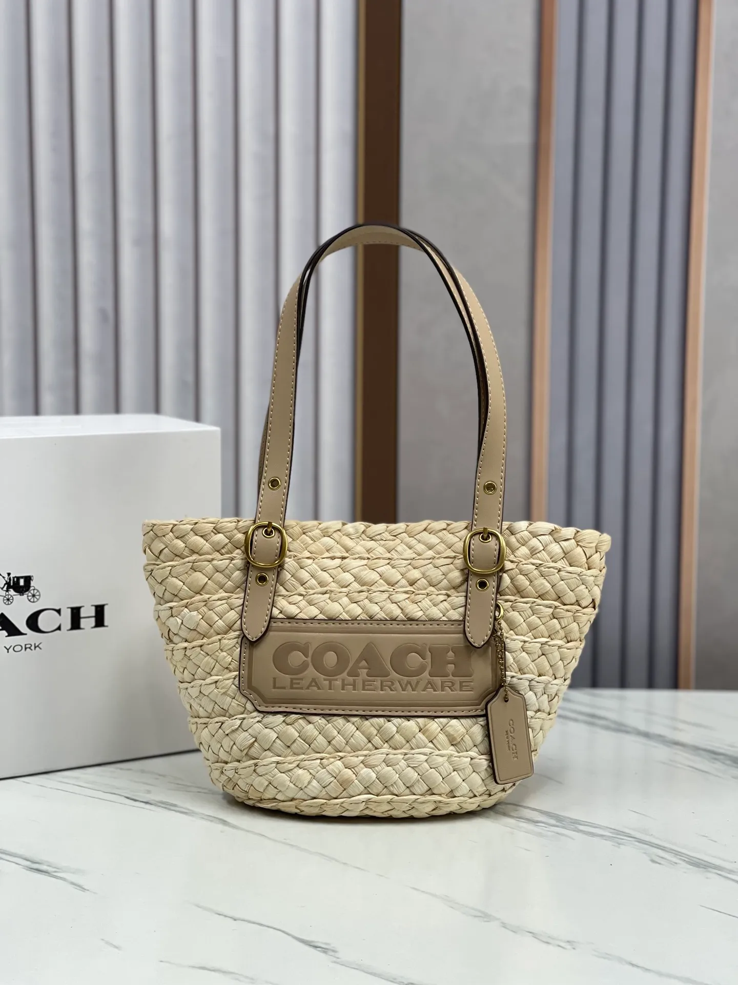 P410🐶COACH/Coach Women's Bag 2024 New Model CJ638🏖️STRUCTURED 17 Straw Shoulder Tote Bag Tote Bag💐💕How can I miss it this summer~ Let's go on a beach vacation together🏖️🌊Size 17*13*17