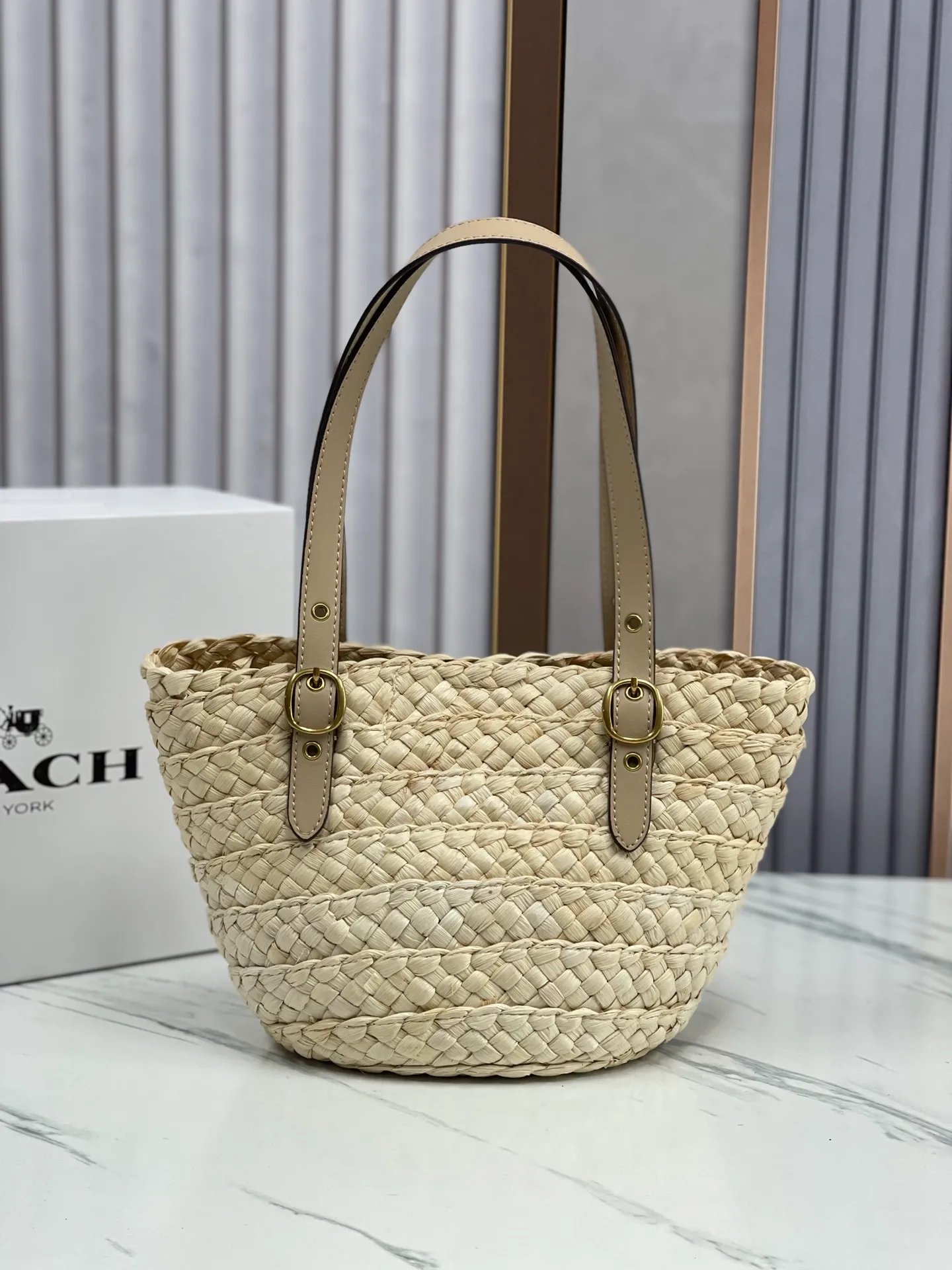 P410🐶COACH/Coach Women's Bag 2024 New Model CJ638🏖️STRUCTURED 17 Straw Shoulder Tote Bag Tote Bag💐💕How can I miss it this summer~ Let's go on a beach vacation together🏖️🌊Size 17*13*17