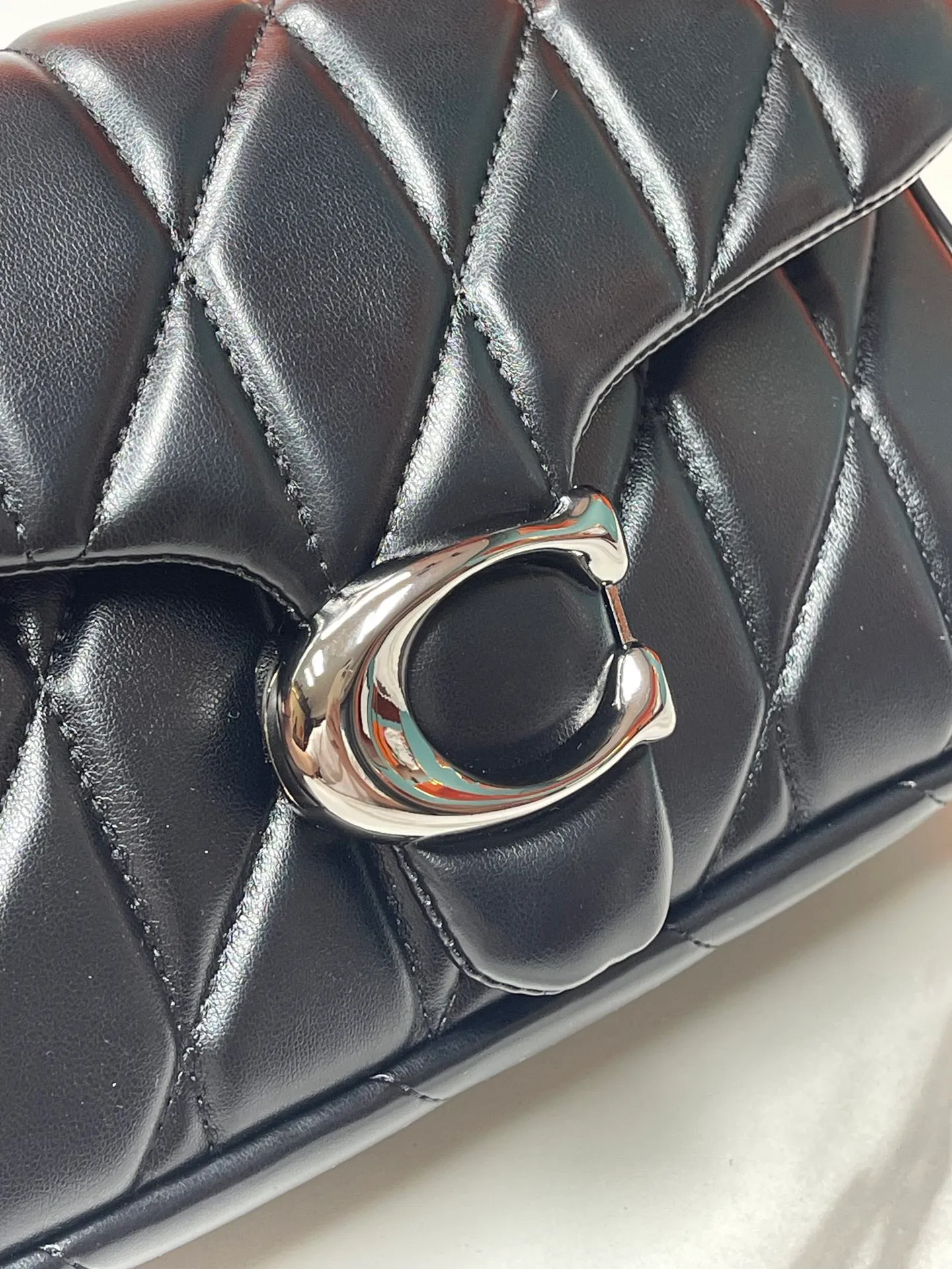 Top original order, batch 500💰Coach/Coach new model, new products synchronized at the counter, model CP400 Quilting Tabby chain tabby with quilting technology, cool dark buckle, low-key and high-end silver buckle. Choose a size and color you like. Size 26/15.