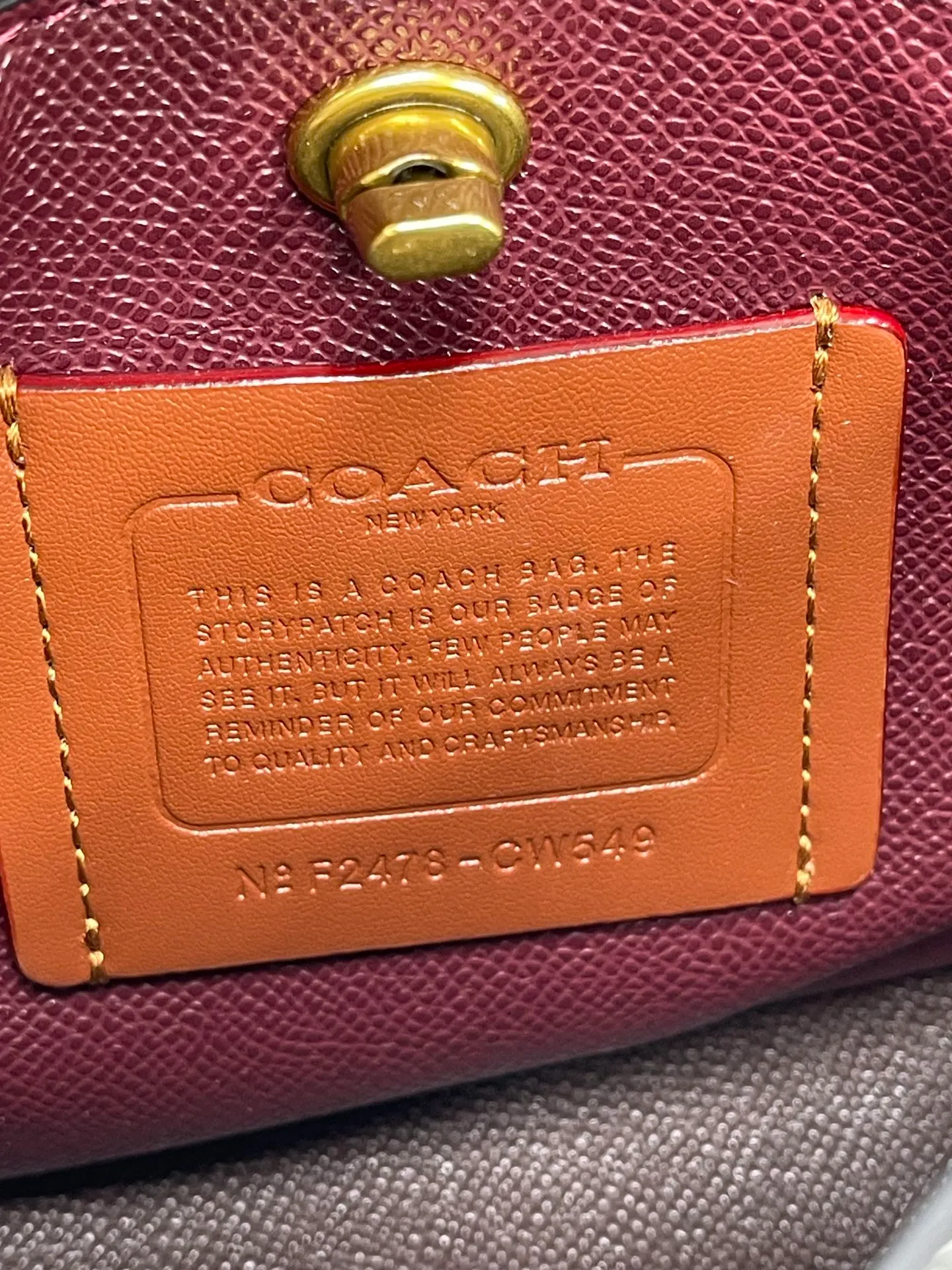 P440💰😍Coach’s new tote model of the Willow series, model CW459 CW550 18, is completely different from the previous ones! This one matches the latest casual style with wide width and logo, and this is the only one with a coin bag, which is super special. Size: 18*10*14