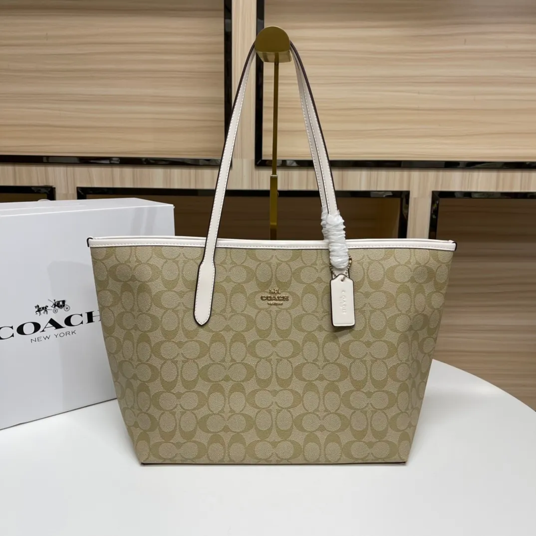 Top original order 400 in batches💰. Coach/Coach new large shopping bag. Style number: 5696& Classic presbyopic logo tote bag is super cute. It is suitable for commuting. It has a huge capacity and is also very suitable for mothers. It has a wide range of applicability, especially suitable for students, part-time workers and mothers. Size: 34*31*16 cm,