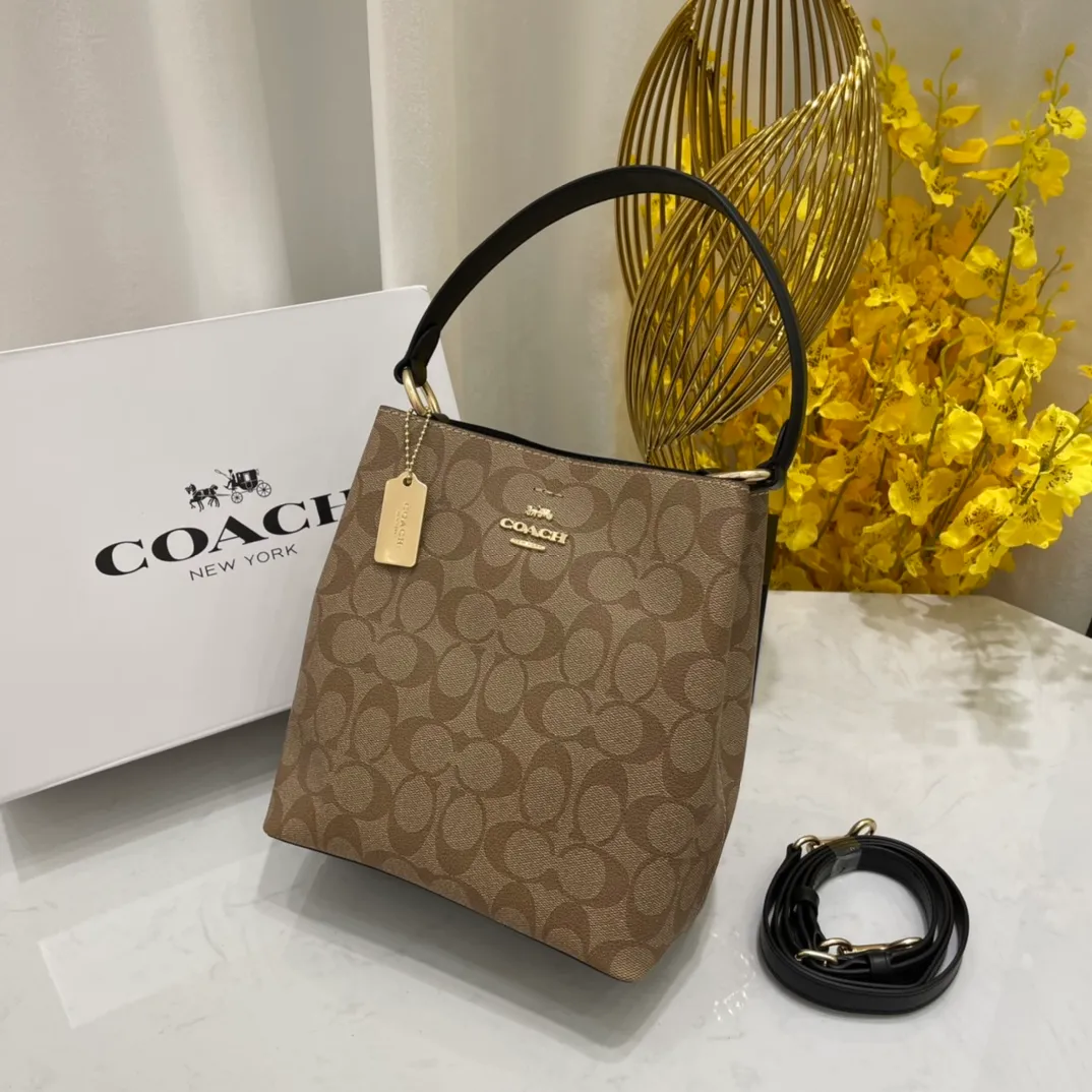 Top original order, batch 420💰Coach/Coach new model, new carriage bucket with small logo, simple and not fancy, versatile and beautiful, large capacity, hot model🔥, new model synchronized at the counter, sandwich zipper bag, imported first-layer cowhide, exquisite handwork, size 22X22X10, model 2312🌸