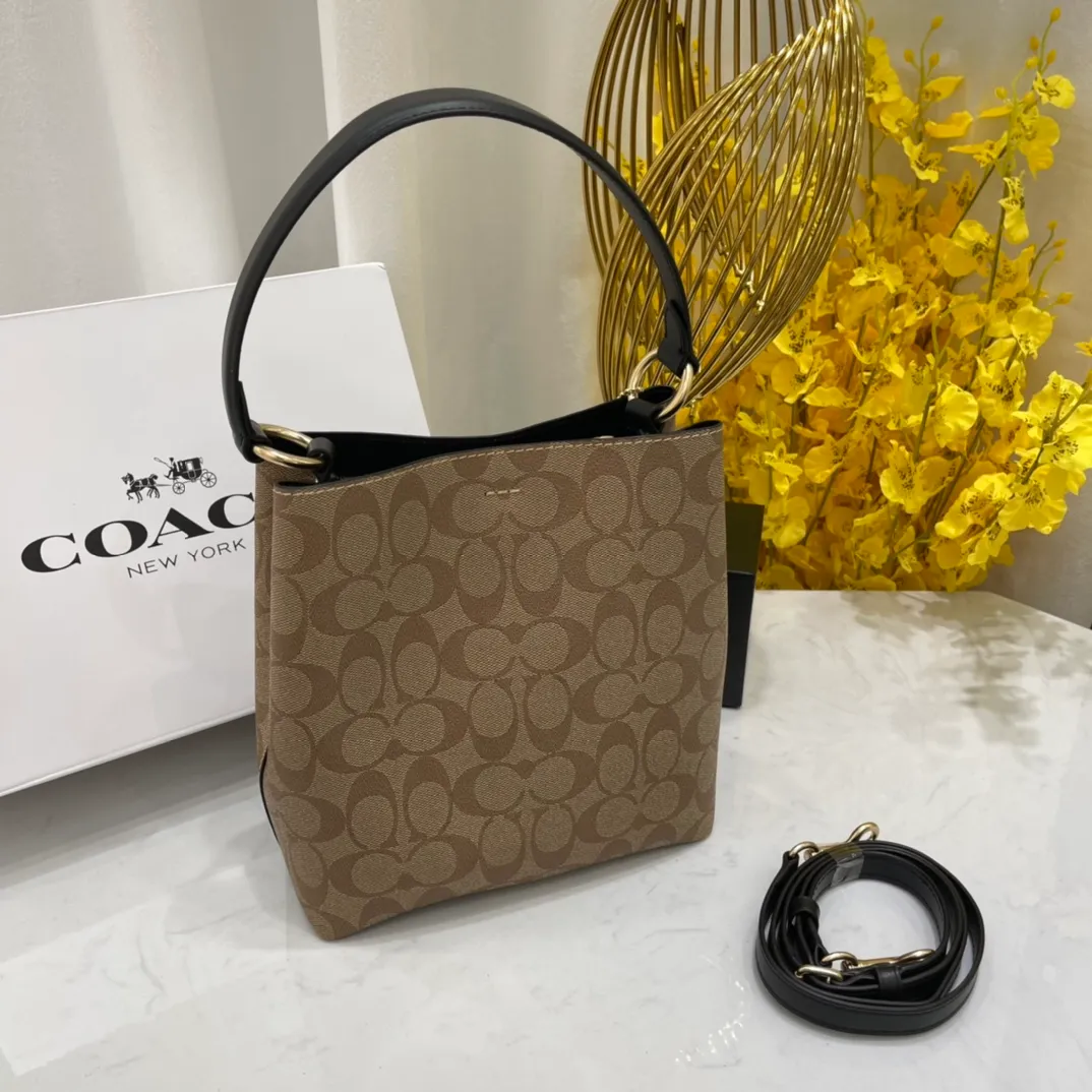 Top original order, batch 420💰Coach/Coach new model, new carriage bucket with small logo, simple and not fancy, versatile and beautiful, large capacity, hot model🔥, new model synchronized at the counter, sandwich zipper bag, imported first-layer cowhide, exquisite handwork, size 22X22X10, model 2312🌸