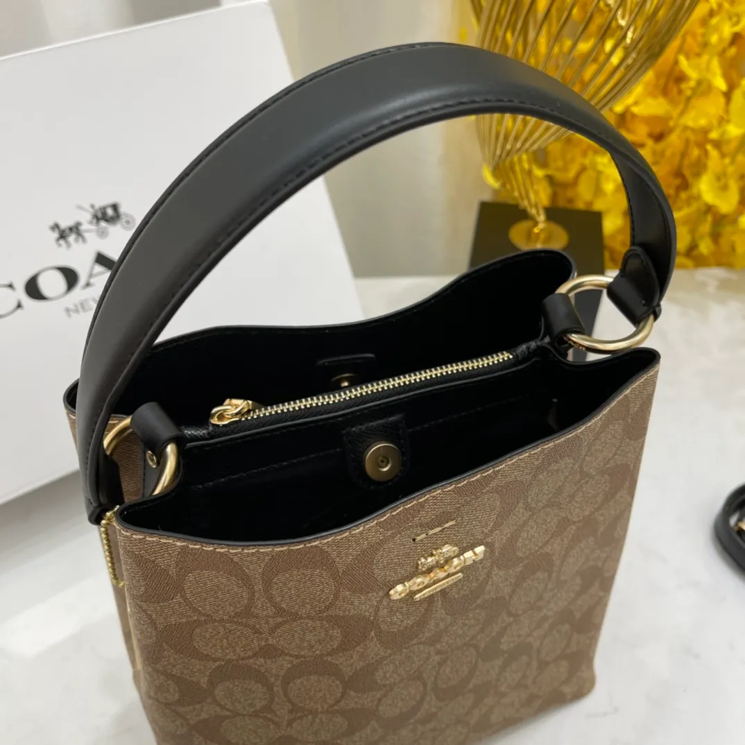 Top original order, batch 420💰Coach/Coach new model, new carriage bucket with small logo, simple and not fancy, versatile and beautiful, large capacity, hot model🔥, new model synchronized at the counter, sandwich zipper bag, imported first-layer cowhide, exquisite handwork, size 22X22X10, model 2312🌸