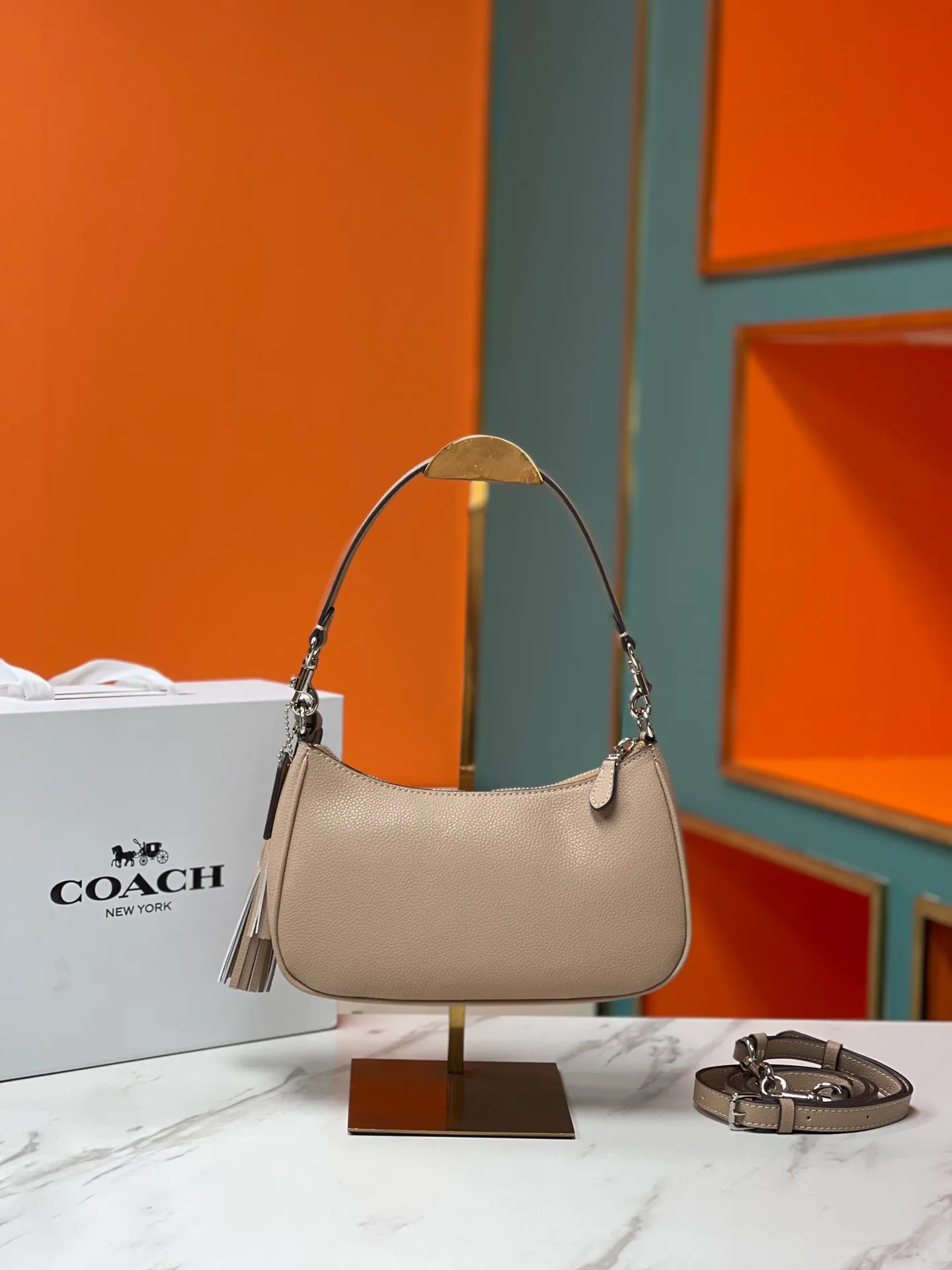 Top original order, batch 380💰 model CM084, the latest underarm bag at Coach counter, size 24.5/15.5/7.5.