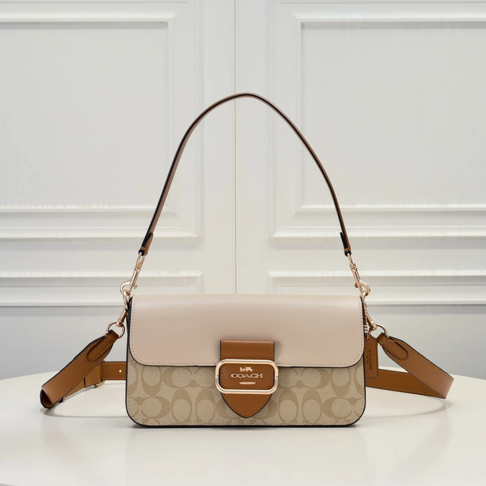 P440 [Top original order] New COACH MORGAN classic one-shoulder cross-body armpit bag CR332 milk tea splicing design ~ two different shades of presbyopic fabrics, exquisite and layered, elegant and generous ~ visually very harmonious and versatile! Size:26.5*6.5*14cm