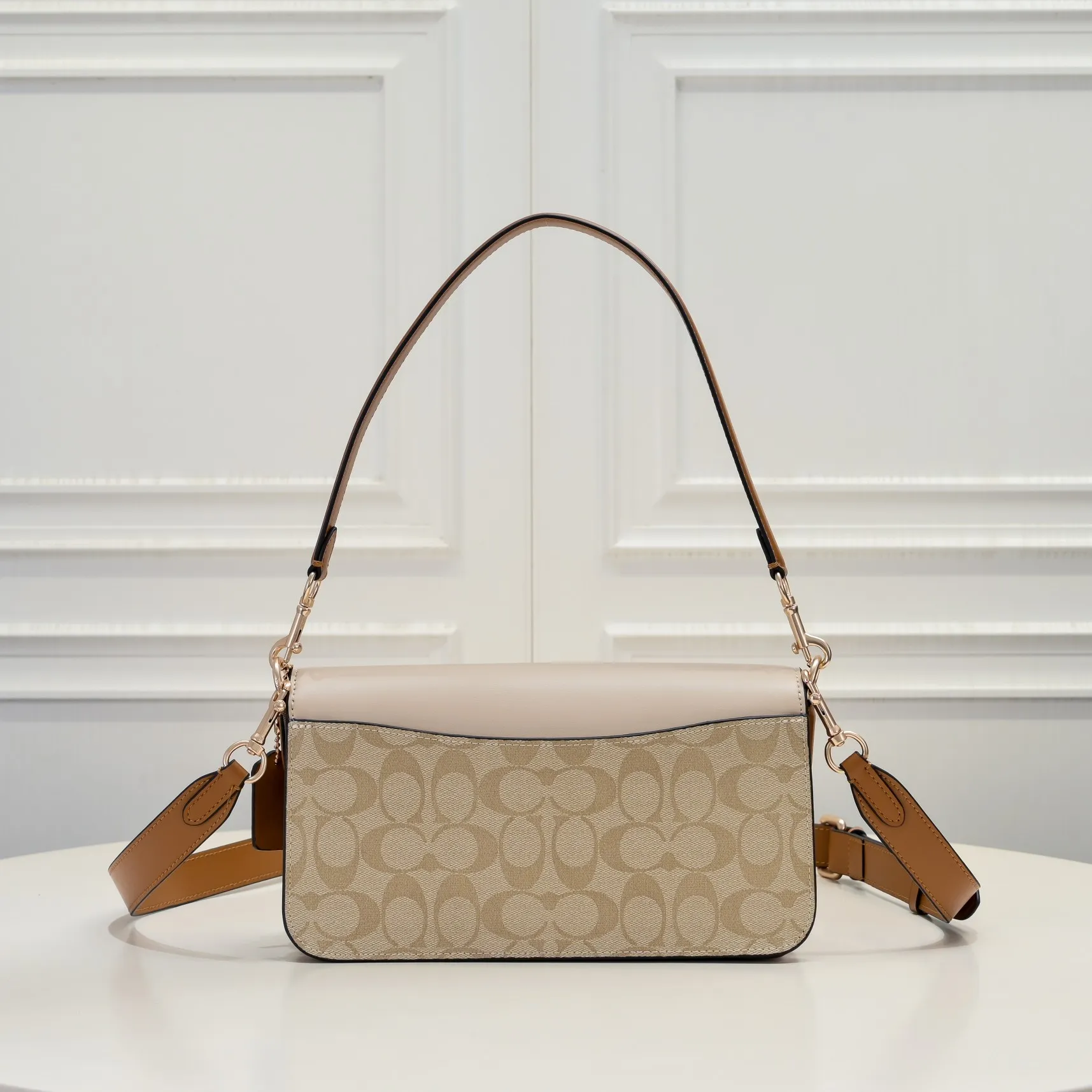 P440 [Top original order] New COACH MORGAN classic one-shoulder cross-body armpit bag CR332 milk tea splicing design ~ two different shades of presbyopic fabrics, exquisite and layered, elegant and generous ~ visually very harmonious and versatile! Size:26.5*6.5*14cm